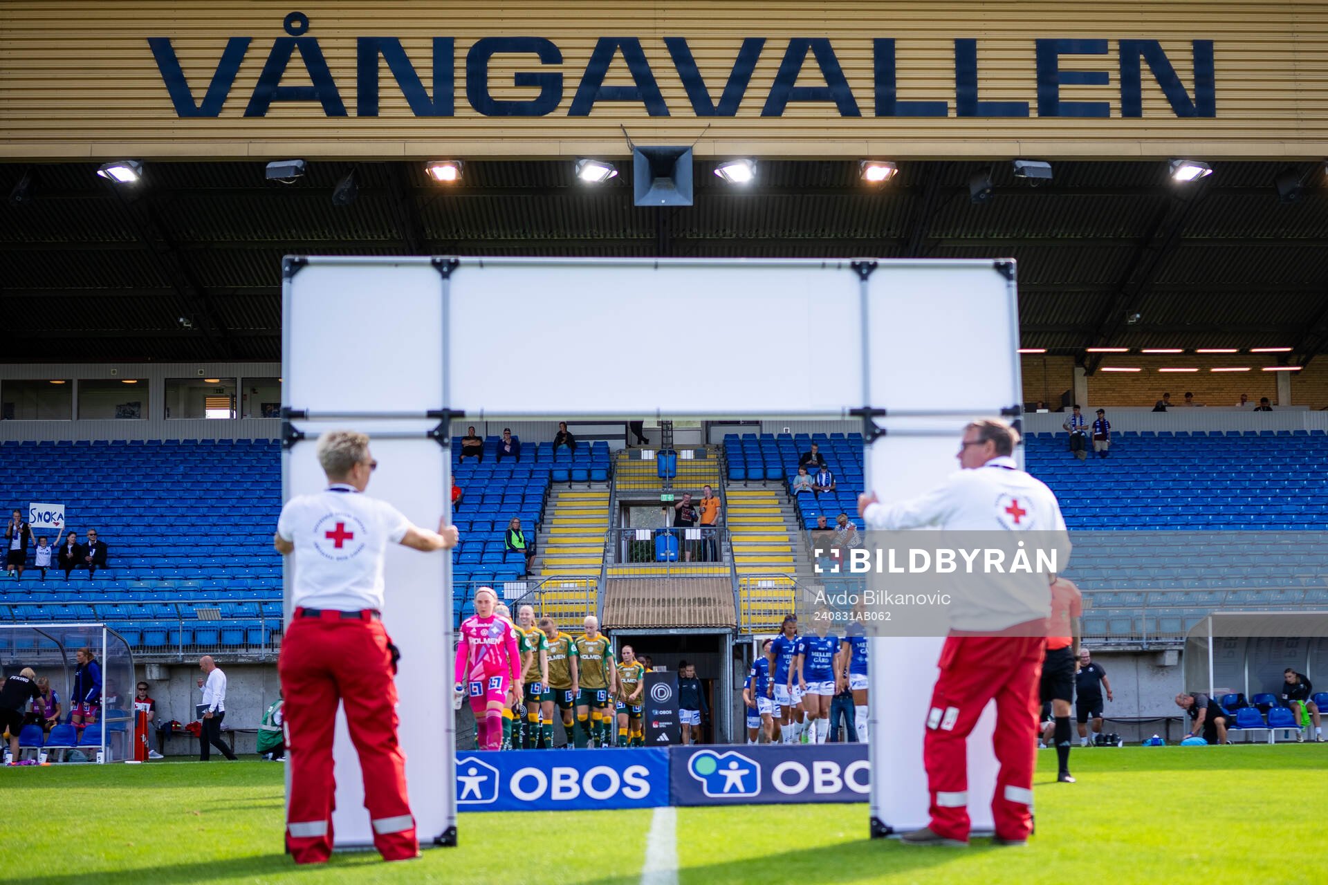 Trelleborgs och IFK Norrköpings spelare gör entré