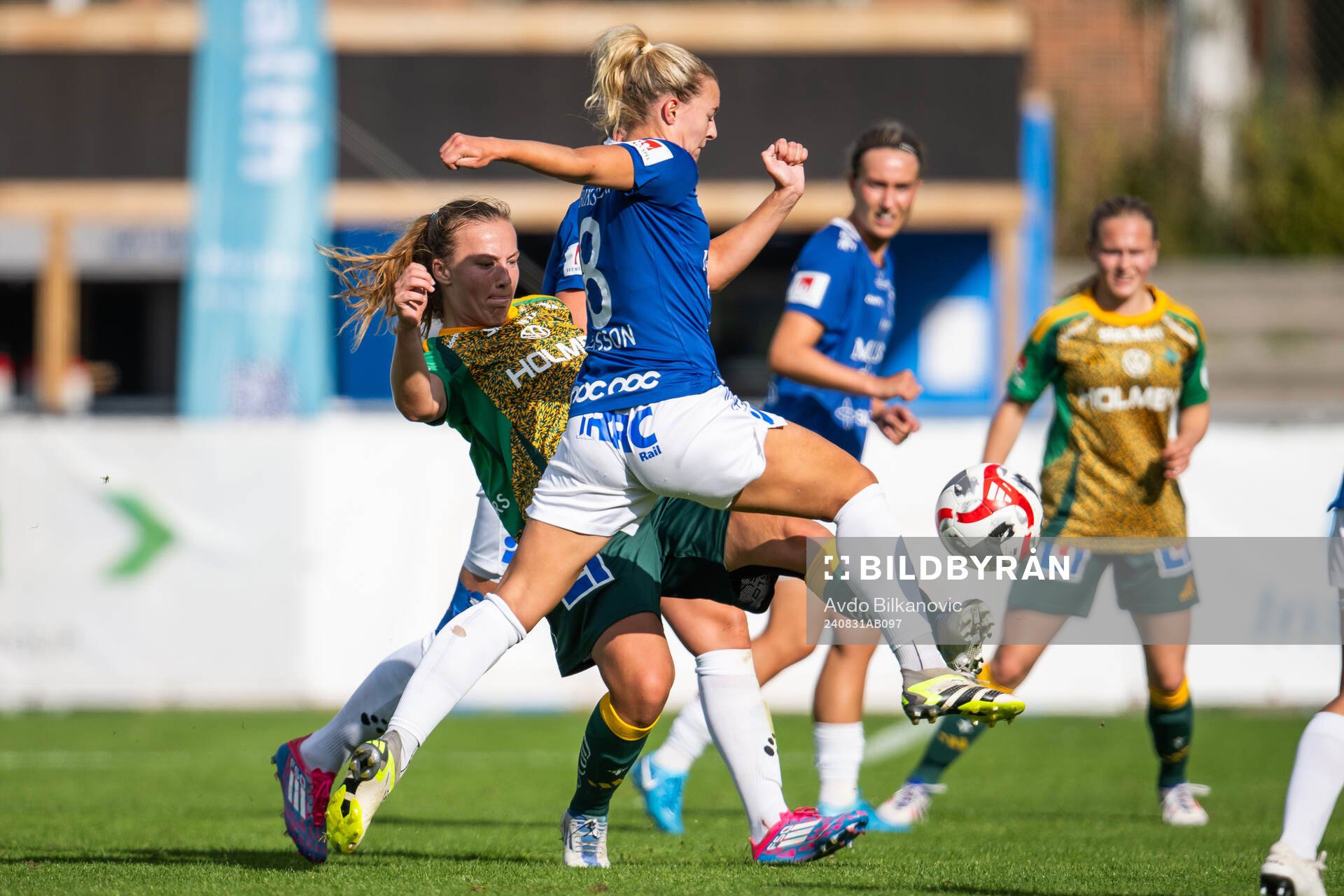 Trelleborgs Amanda Olsson och IFK Norrköpings Sara Kanutte