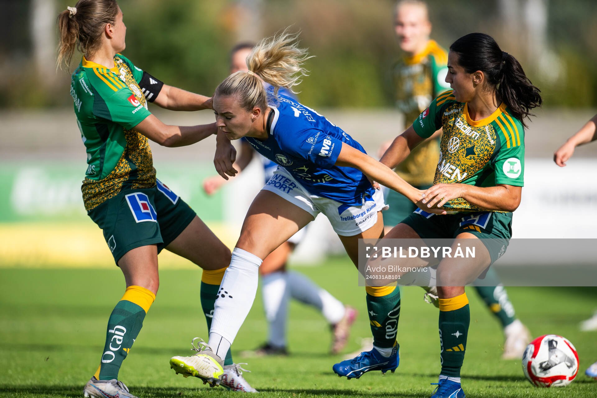Trelleborgs Amanda Olsson stoppas av IFK Norrköpings Fanny