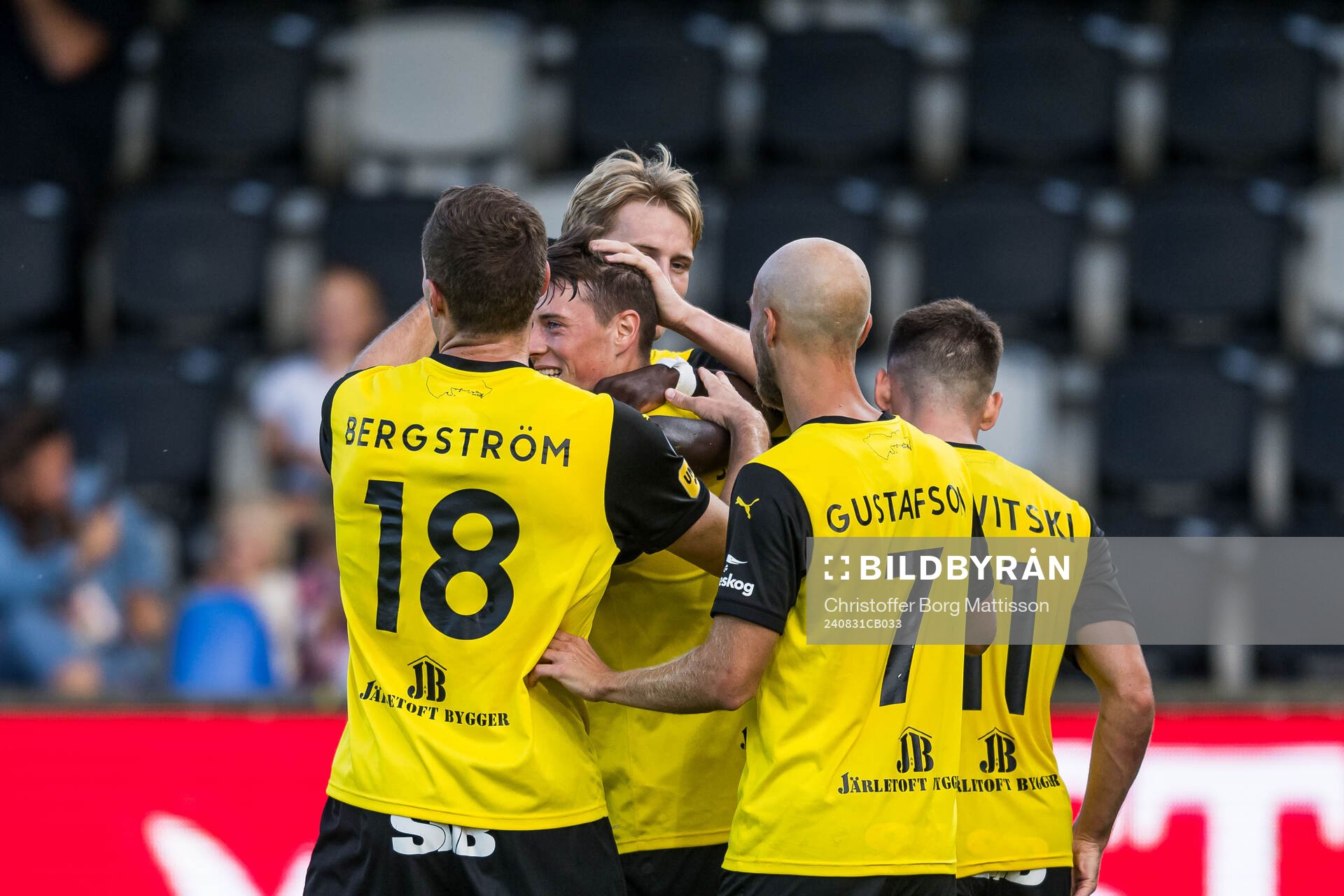 Mjällbys Elliot Stroud jublar