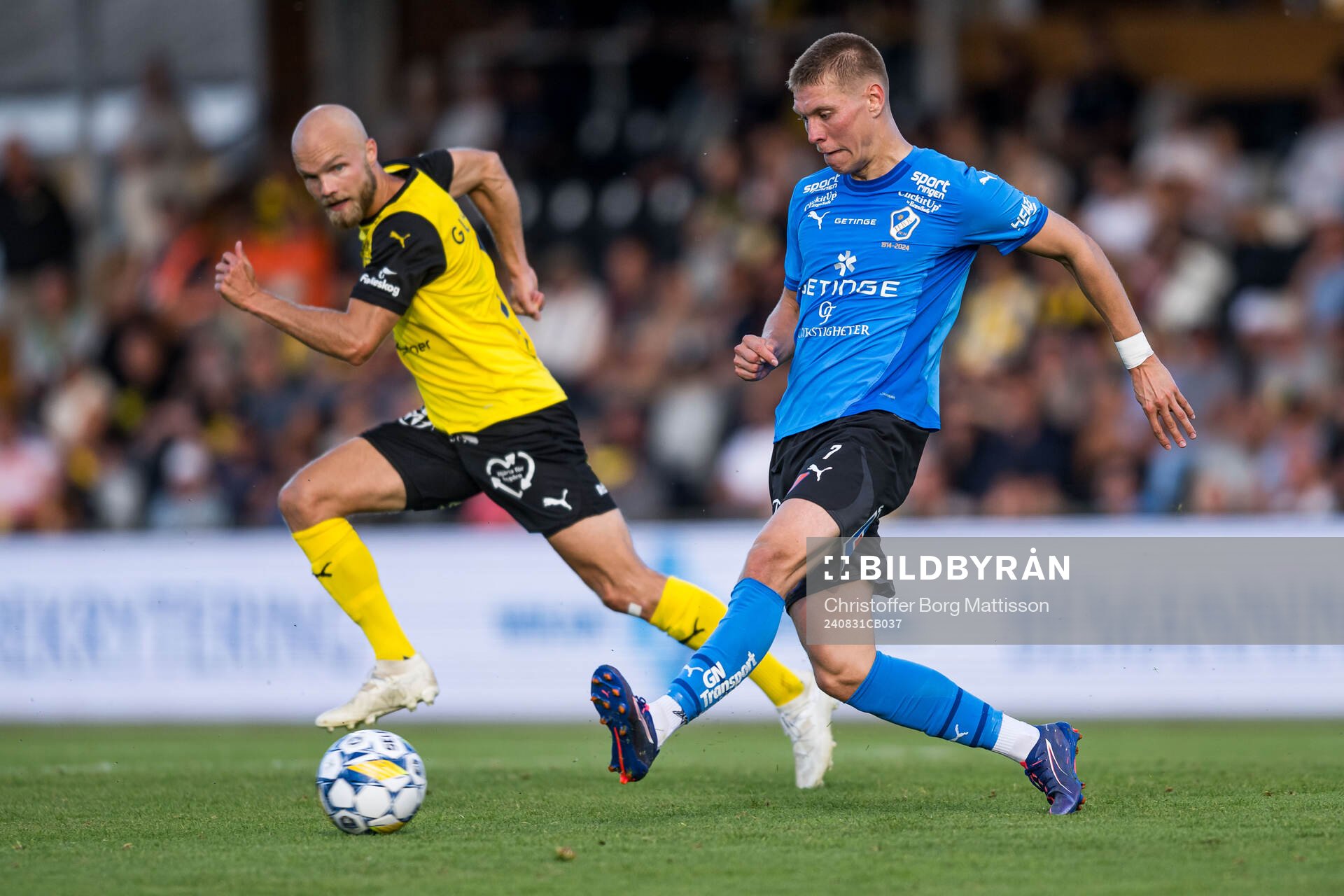 Mjällbys Viktor Gustafson och Halmstads Birnir Ingason