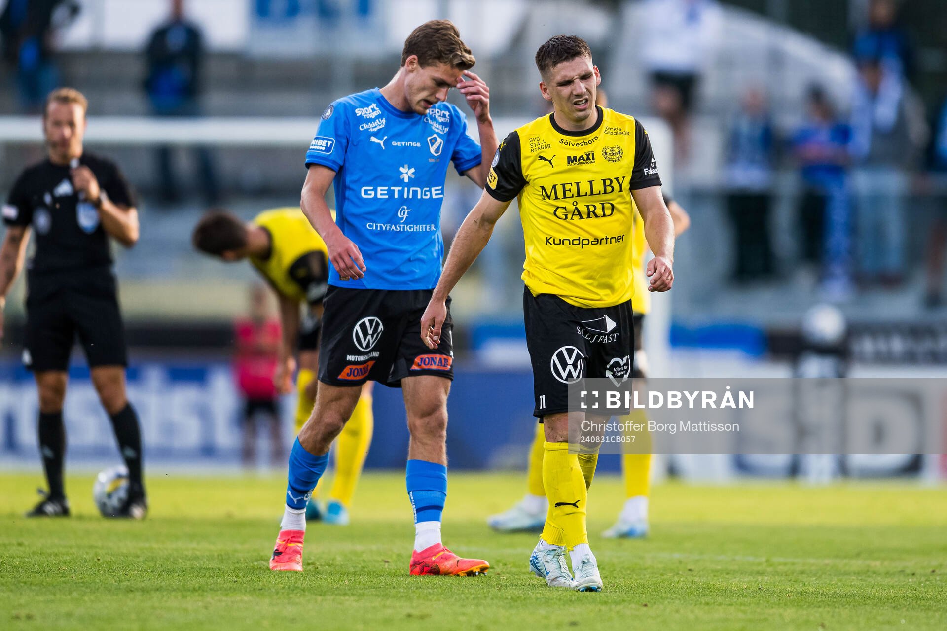 Halmstads Villiam Granath och Mjällbys Timo Stavitski