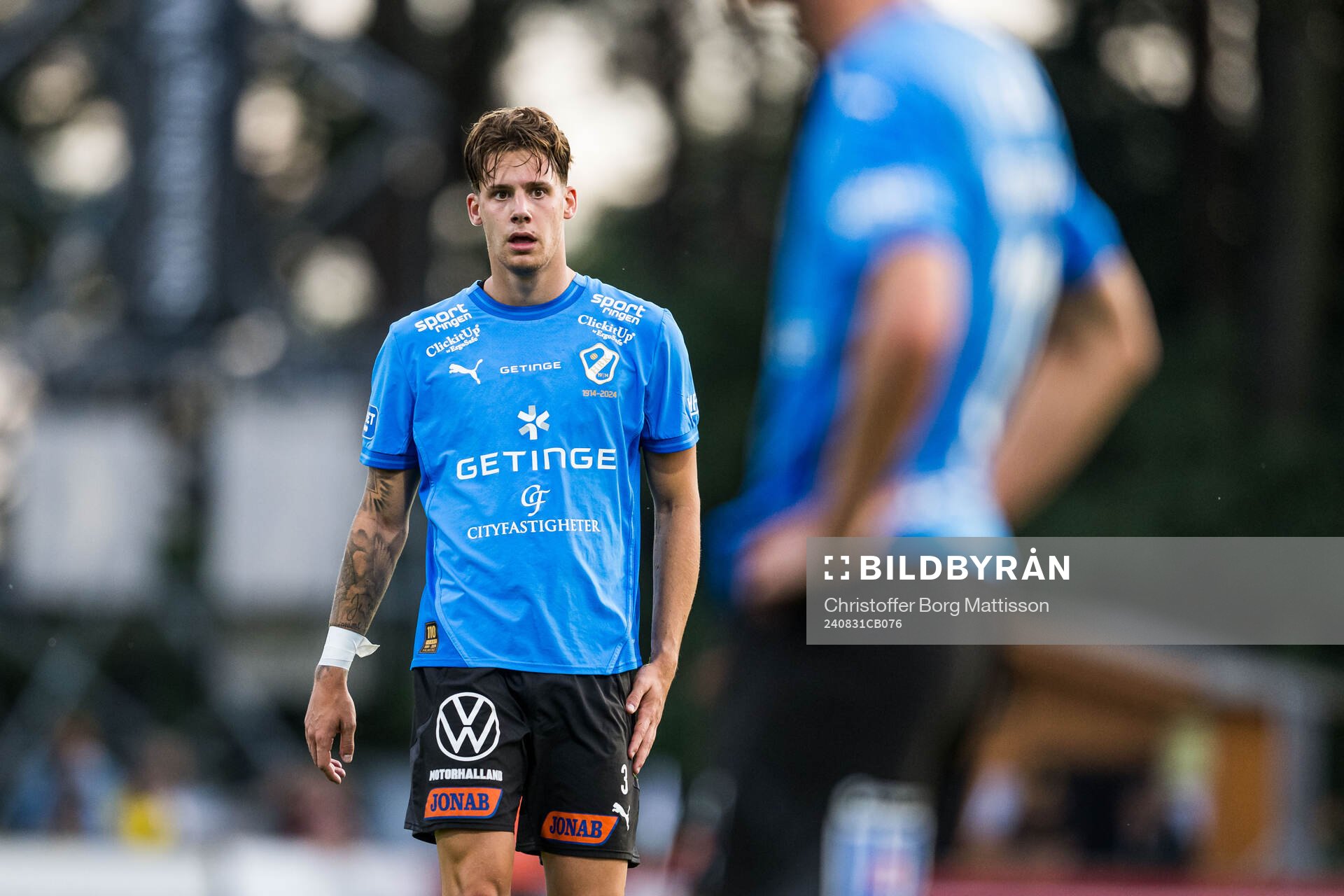 Halmstads Gabriel Wallentin under fotbollsmatchen i Allsvenskan mellan Mjällby och Halmstad den 31 augusti 2024 i Hällevik. 