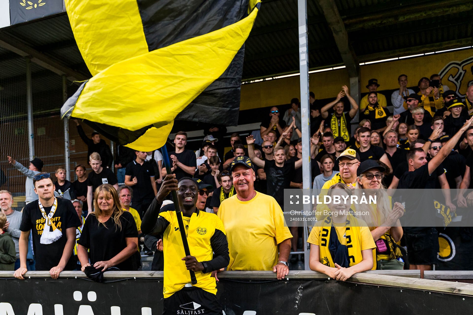 Mjällbys Seedy Imam Jagne jublar efter fotbollsmatchen i Allsvenskan mellan Mjällby och Halmstad den 31 augusti 2024 i Hällevik.
