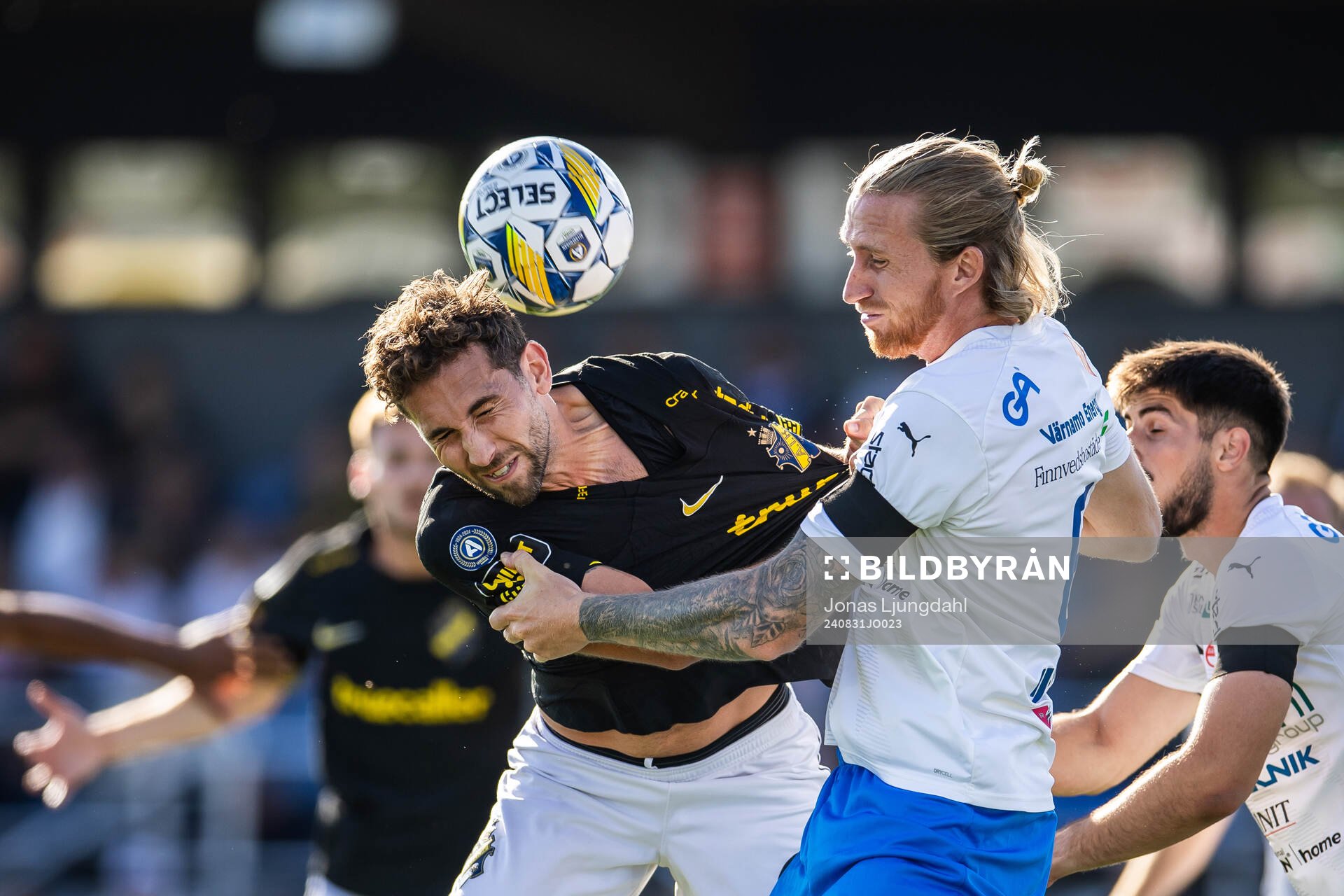 AIKs Benjamin Tiedemann Hansen och Värnamos Hampus