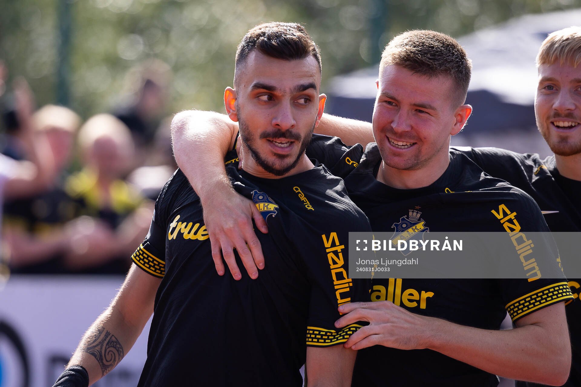 AIKs Ioannis Pittas och Mads Døhr Thychosen jublar