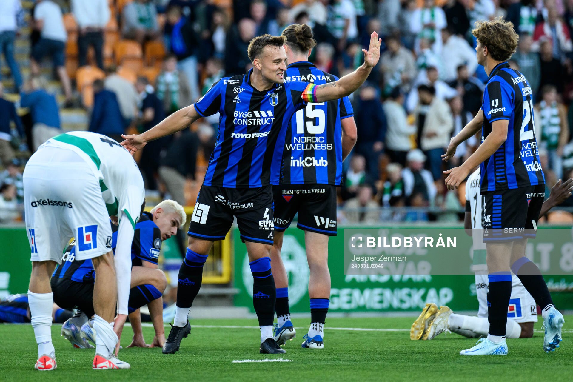 Sirius Henrik Castegren jublar efter fotbollsmatchen i Allsvenskan mellan Västerås och Sirius den 31 augusti 2024 i Västerås. 