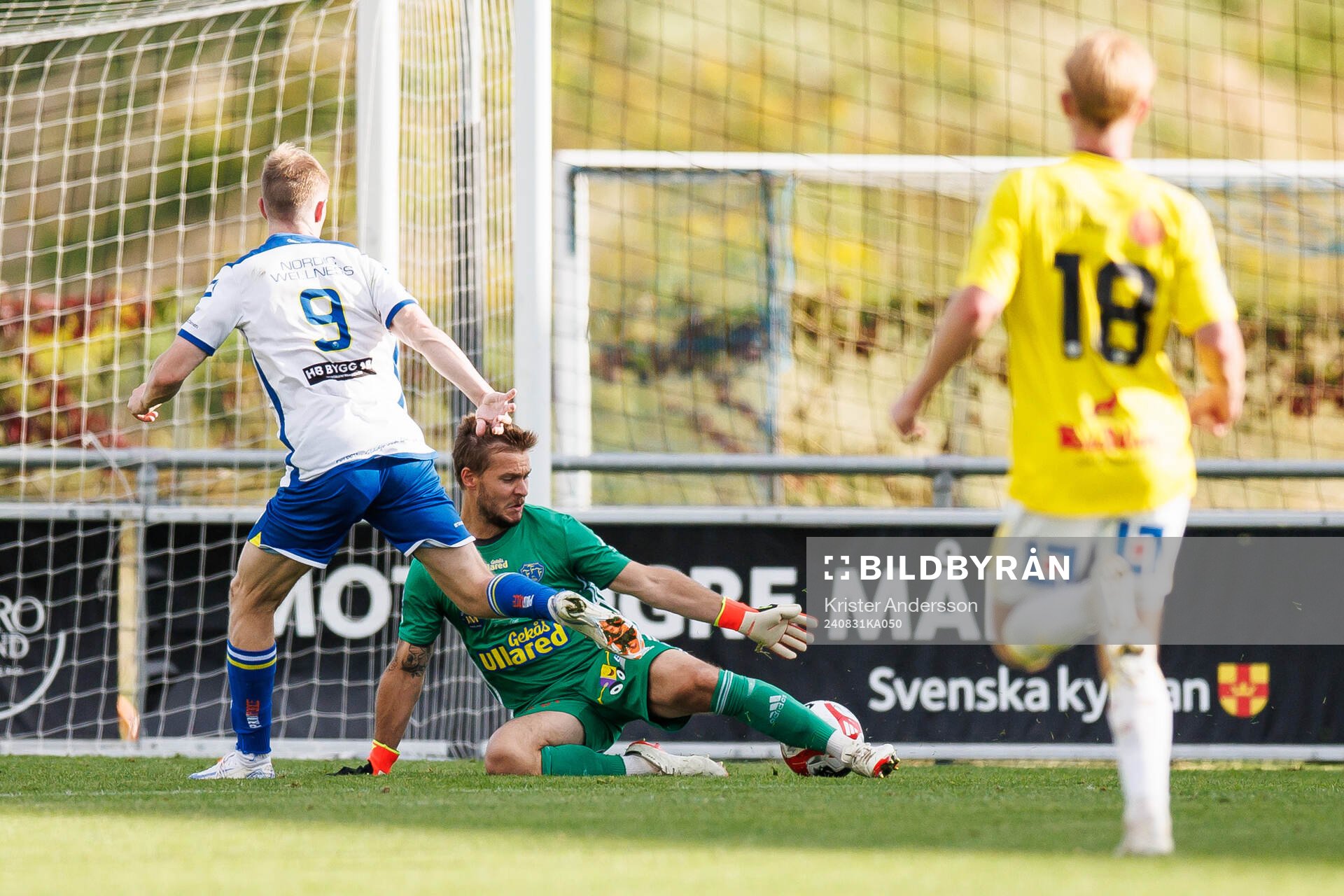 Falkenbergs målvakt Anton Andersson under fotbollsmatchen i Ettan södra mellan Falkenberg och Onsala den 31 augusti 2024 i Falkenberg.