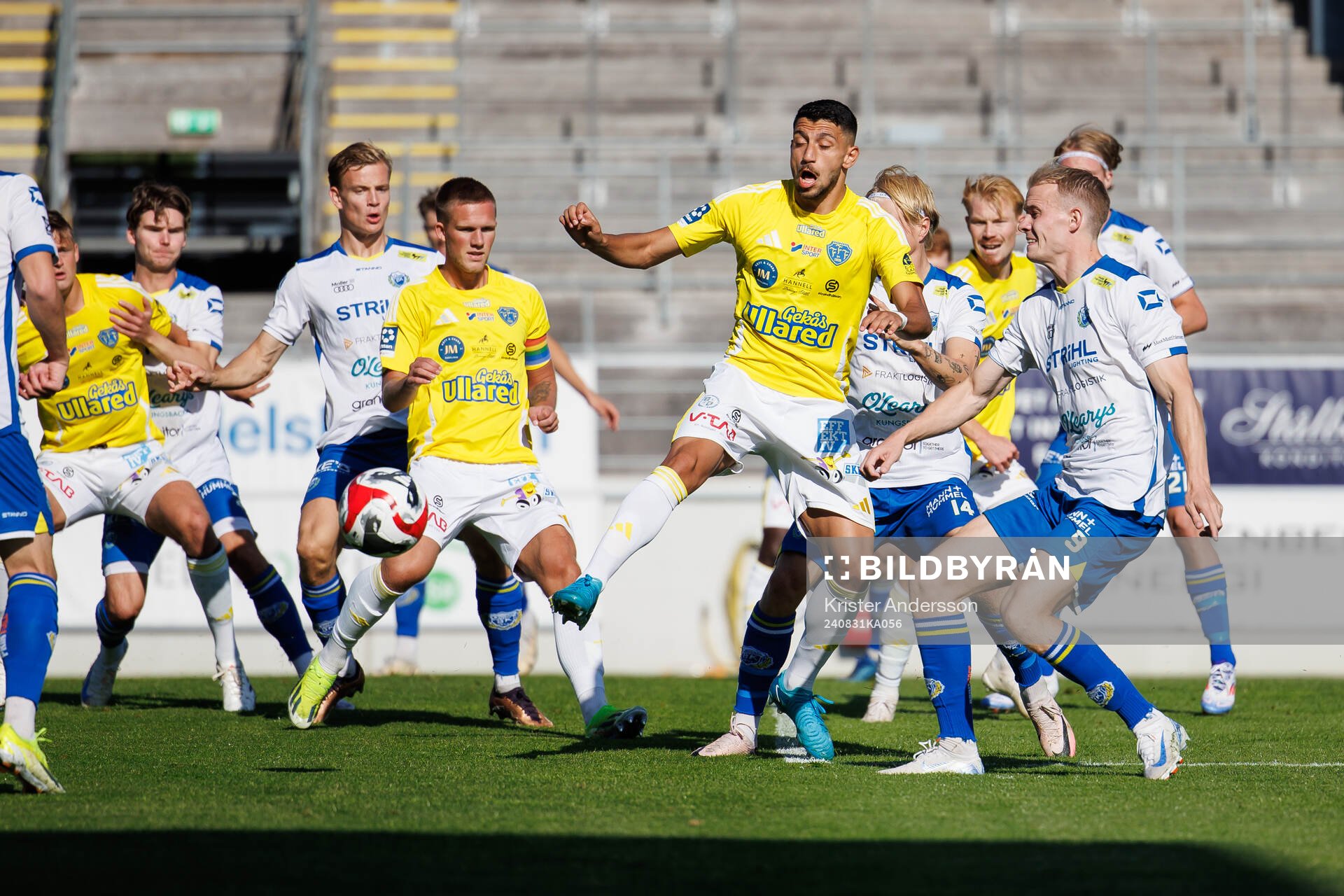 Falkenbergs Leonardo Farah Shahin och Onsalas Victor Andersson under fotbollsmatchen i Ettan södra mellan Falkenberg och Onsala den 31 augusti 2024 i Falkenberg.