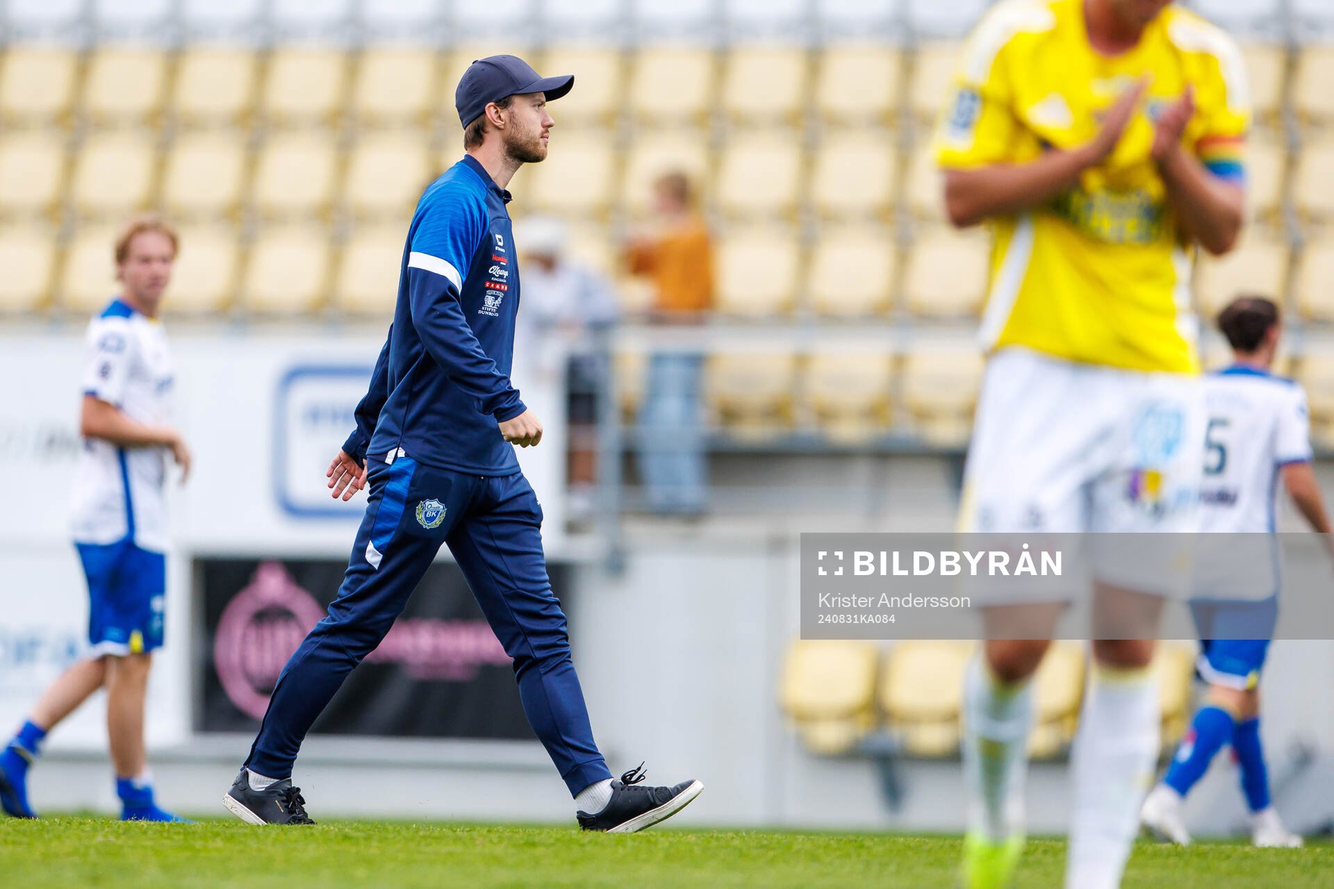 Onsalas tränare Adam Fogelblad efter fotbollsmatchen i Ettan södra mellan Falkenberg och Onsala den 31 augusti 2024 i Falkenberg.