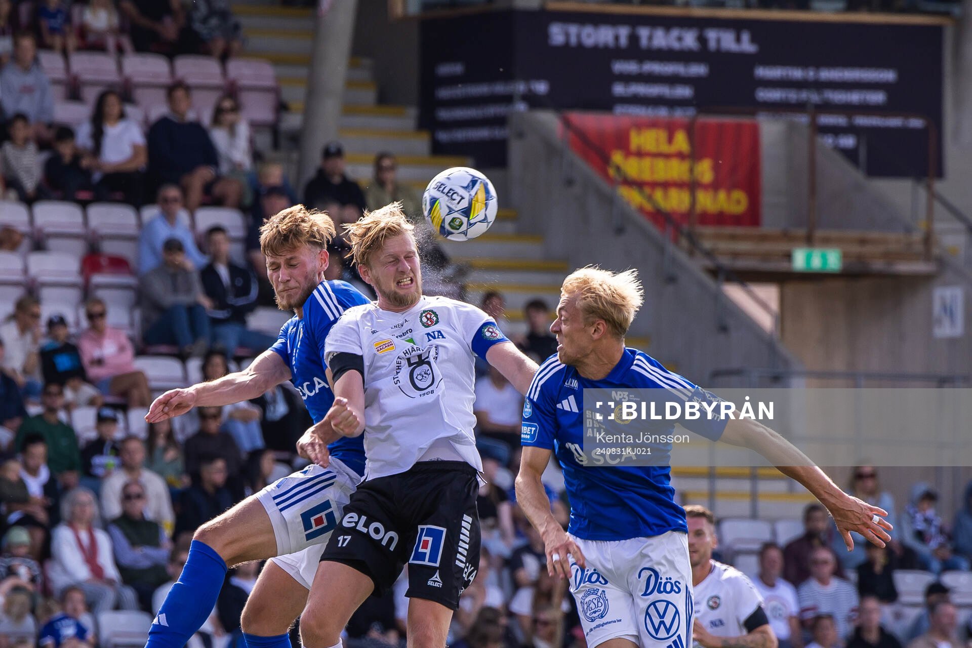 Örebros Karl Holmberg (h) i nickduell med GIF Sundsvalls