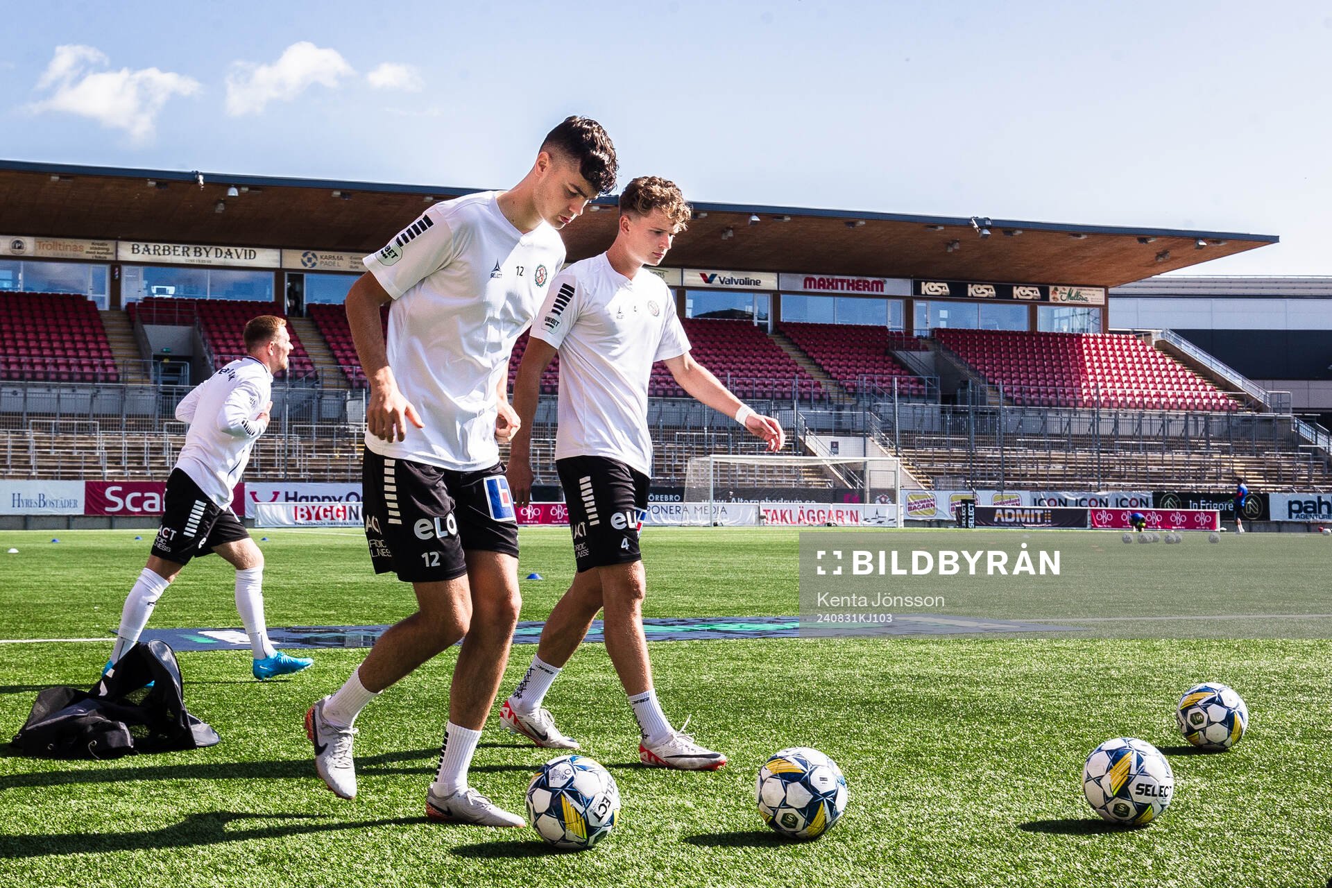 Örebros Theodor Hansemon under uppvärmningen inför fotbollsmatchen i Superettan mellan Örebro och GIF Sundsvall den 31 augusti 2024 i Örebro.