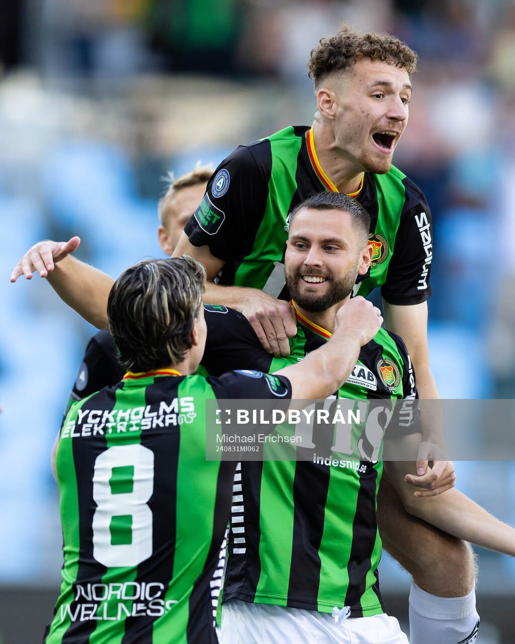 GAIS Axel Norén jublar med lagkamrater