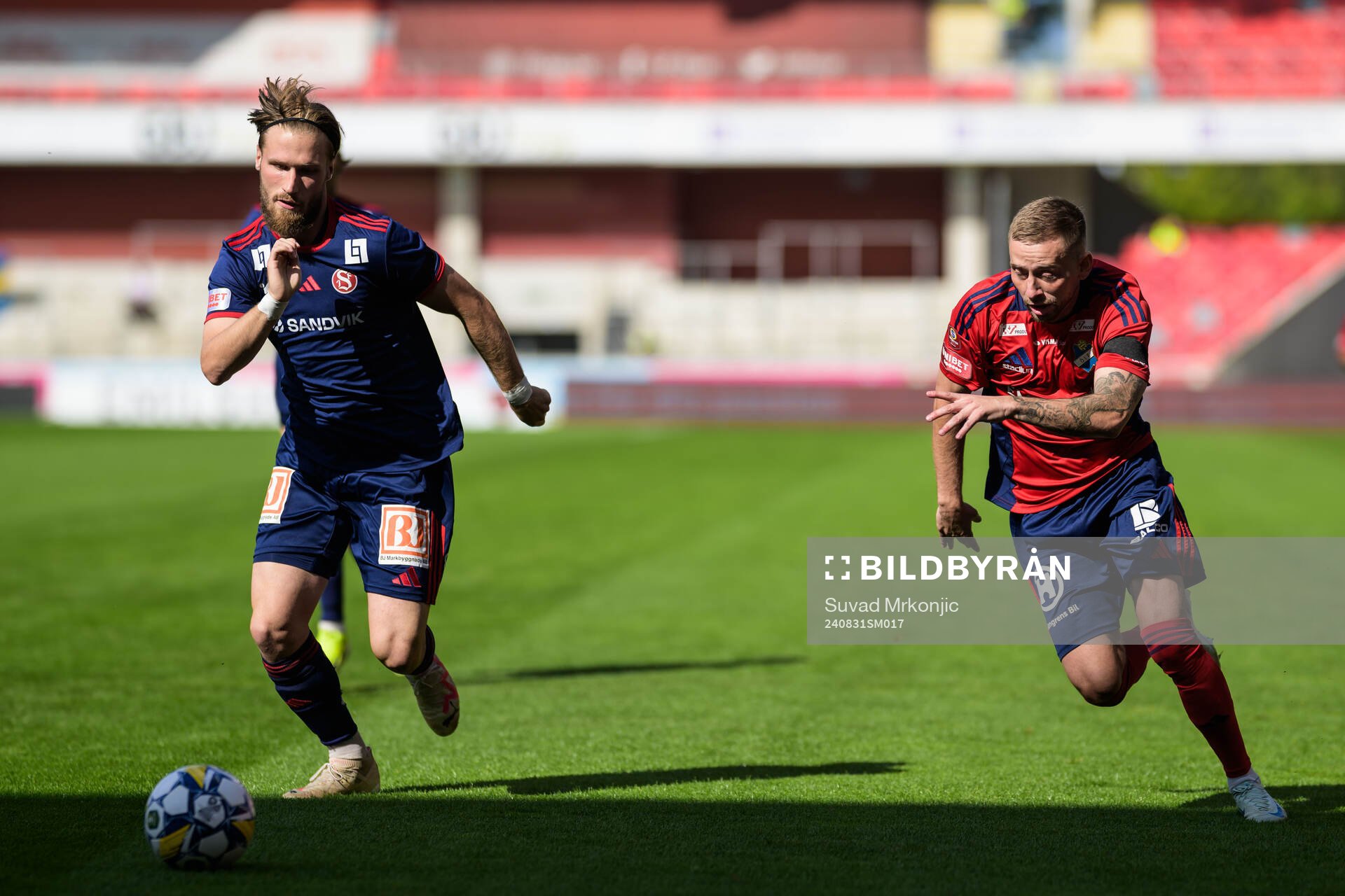 Sandvikens IFs Kasper Harletun och Östers Petar Petrovic