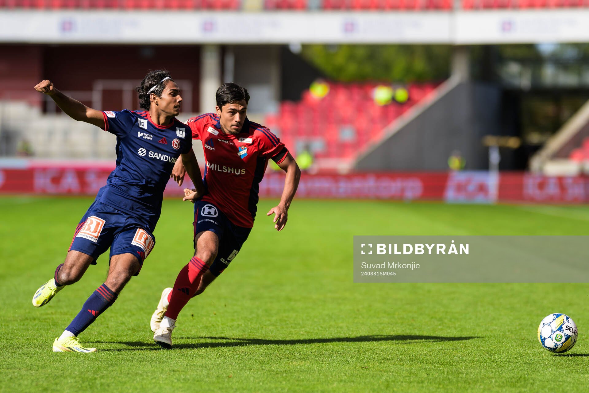 Sandvikens IFs Jonathan Karlsson och Östers Lukas Bergquist