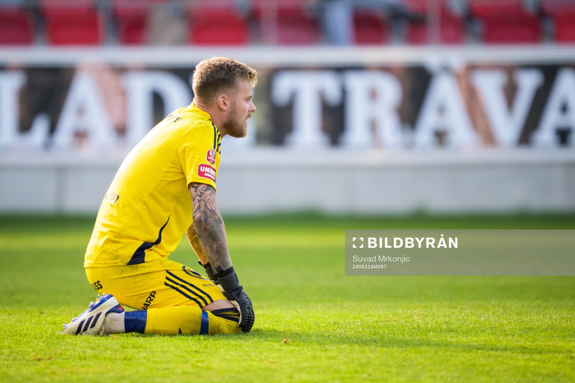 Östers målvakt Robin Wallinder deppar