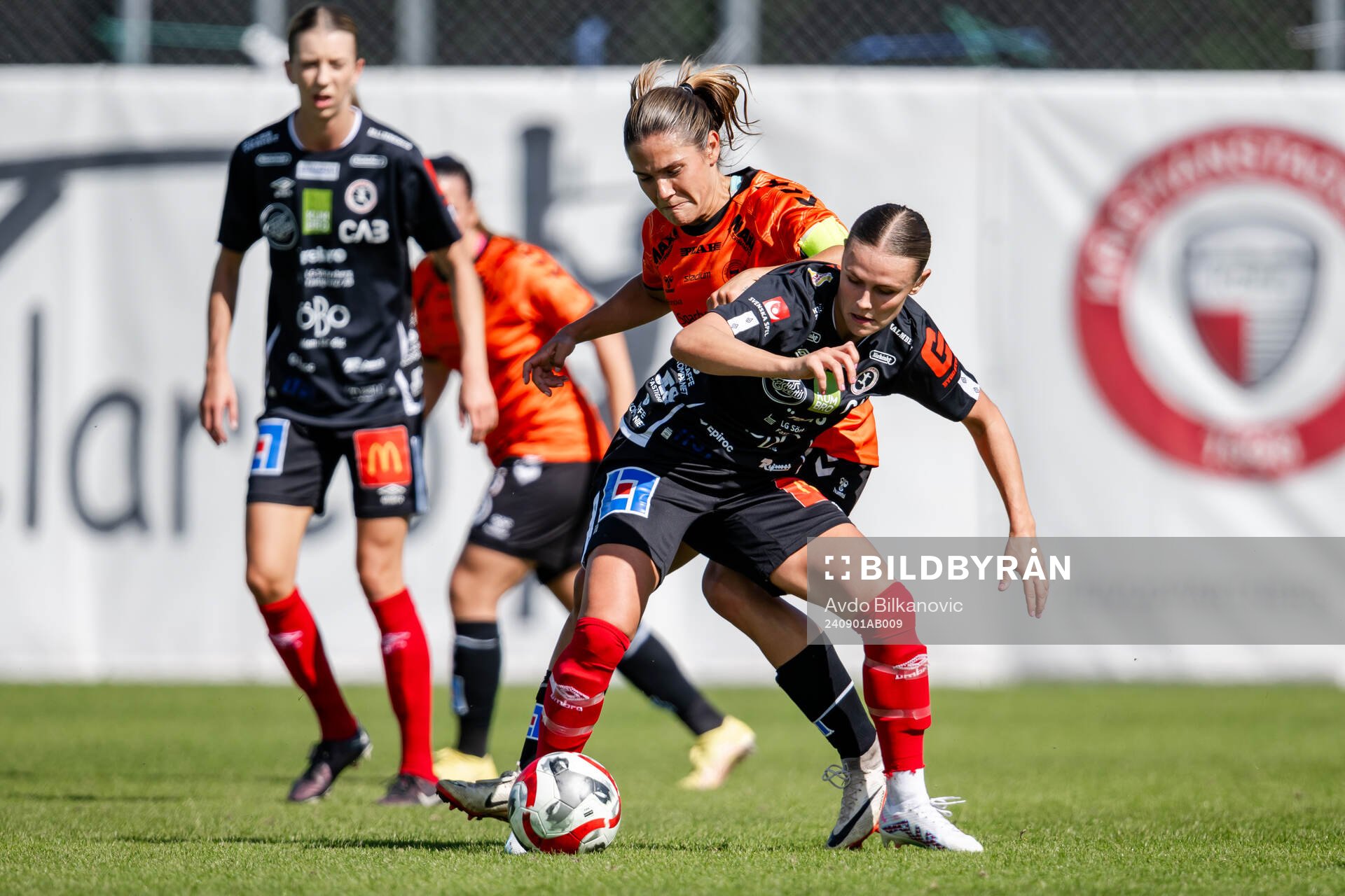 KIF Örebros Maja Bodin och Kristianstads Carly Wickenheiser