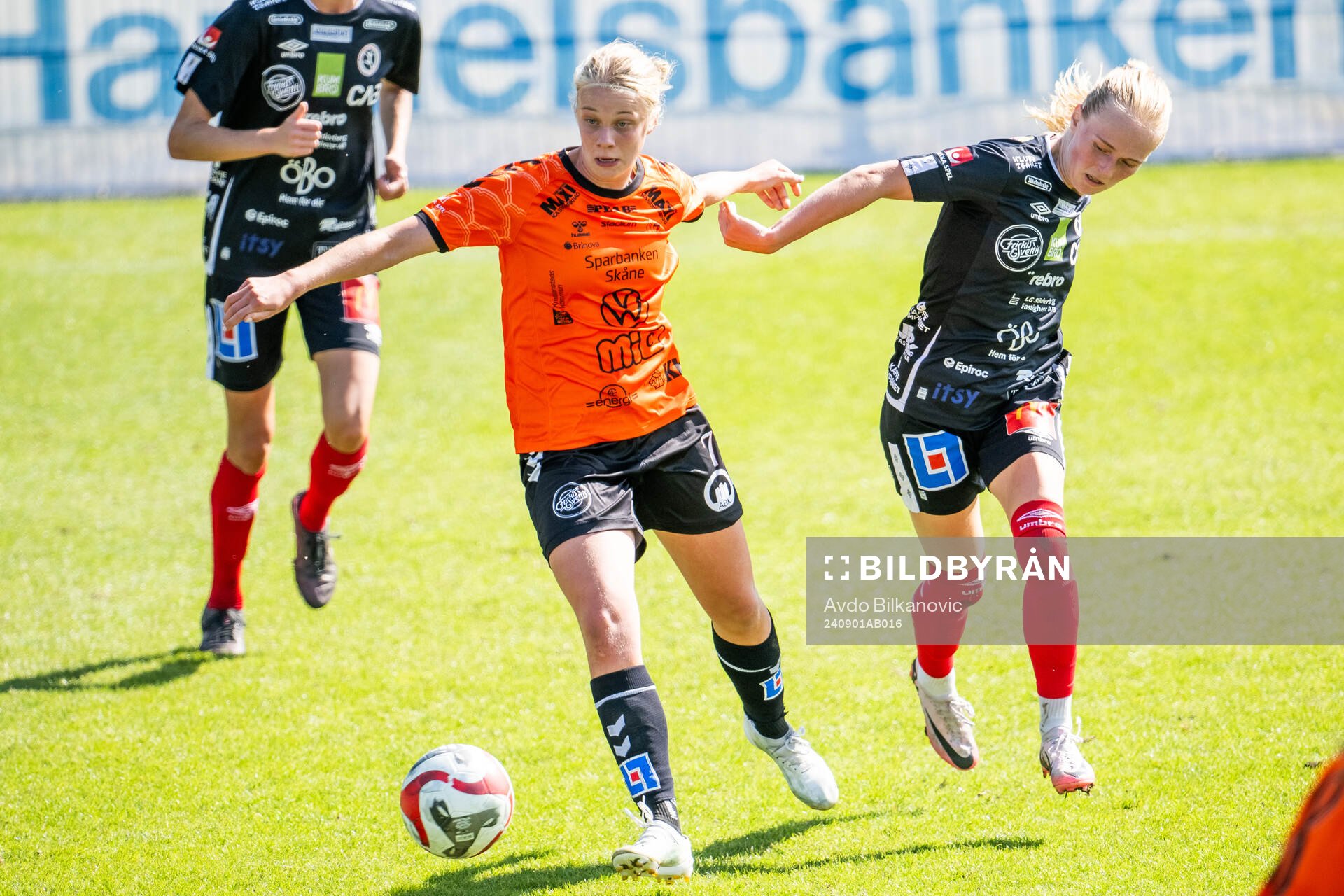 Kristianstads Katla Tryggvadottir och KIF Örebros Minea