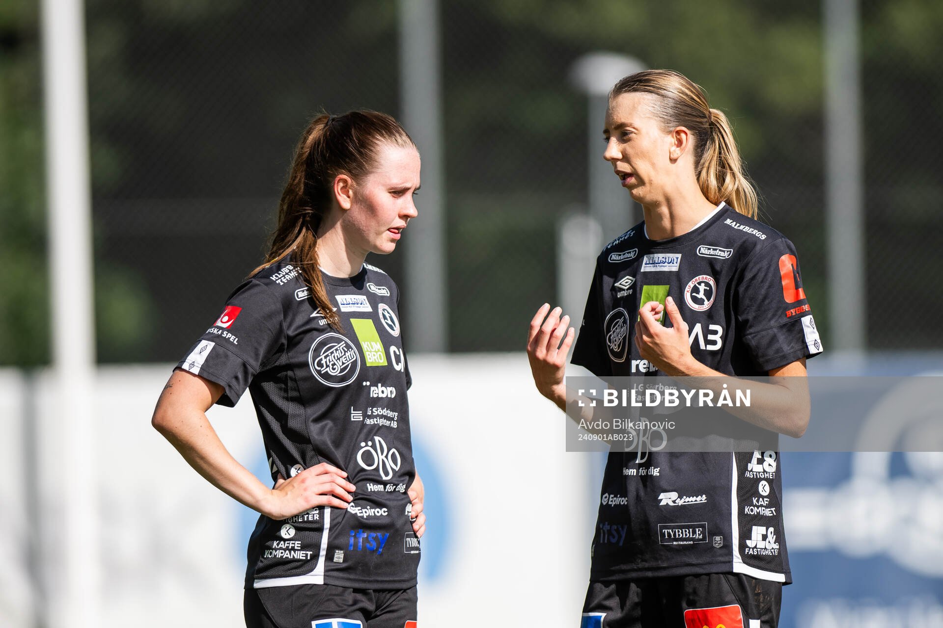 KIF Örebros Katla Maria Thordardottir och Wilma Öhman