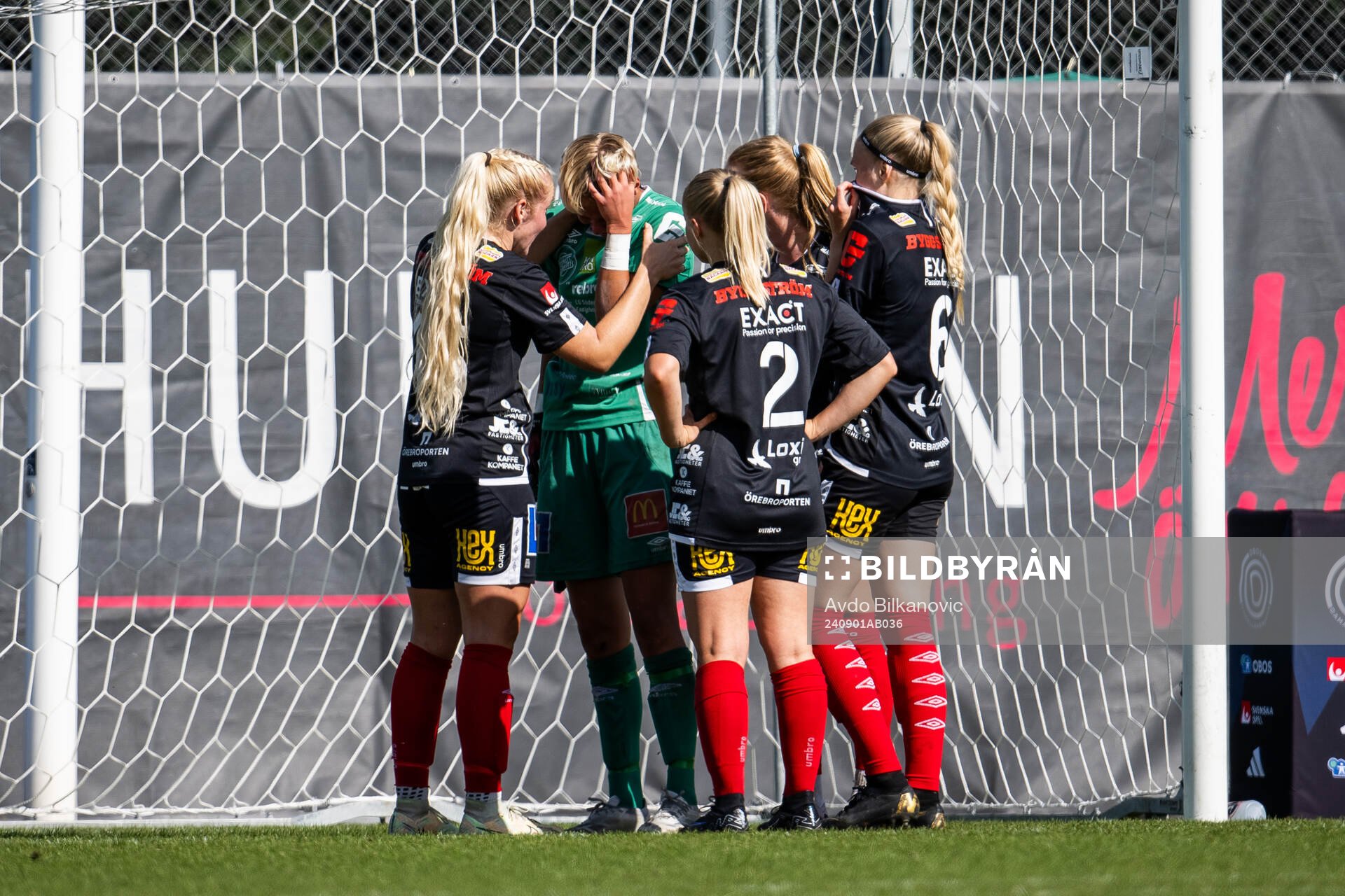 KIF Örebros målvakt Saga Andersson deppar