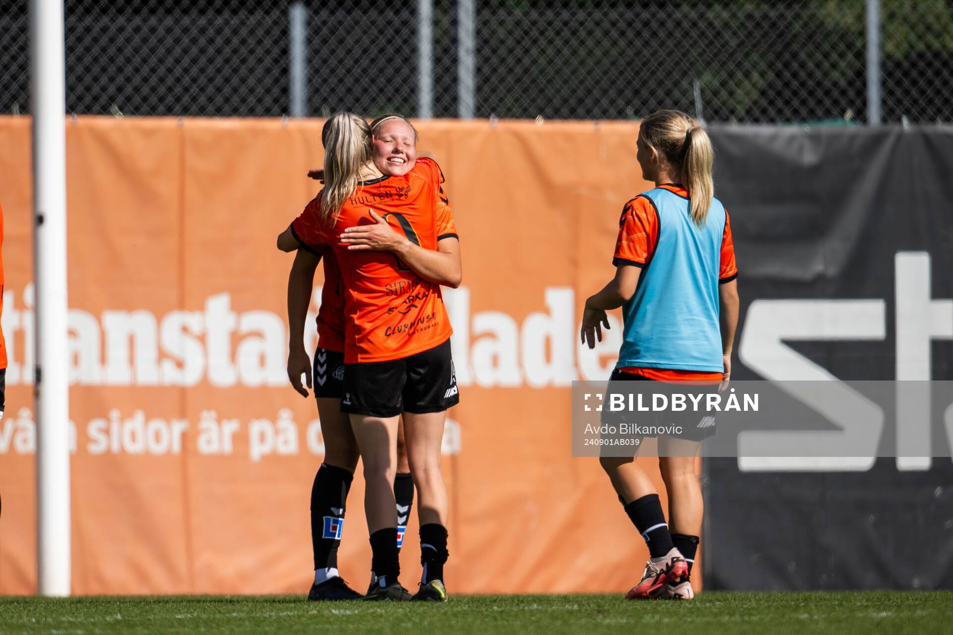 Kristianstads Hlin Eiriksdottir och Remy Siemsen jublar