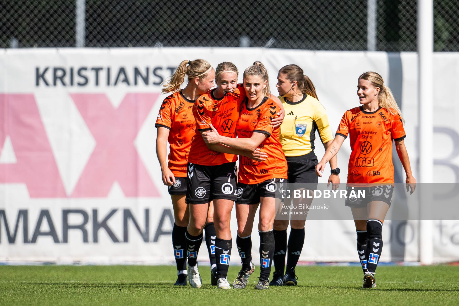 Kristianstads Katla Tryggvadottir och Remy Siemsen jublar under fotbollsmatchen i Damallsvenskan mellan Kristianstad och KIF Örebro den 1 september 2024 i Kristianstad.
