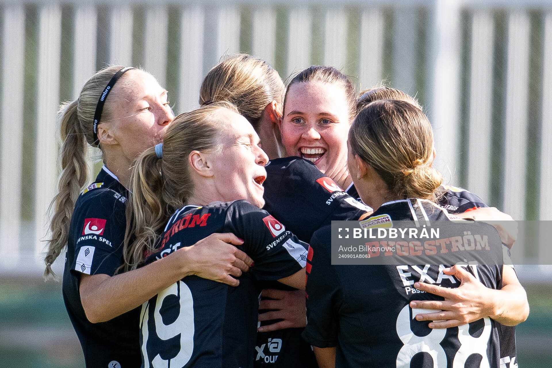 KIF Örebros Katla Maria Thordardottir jublar