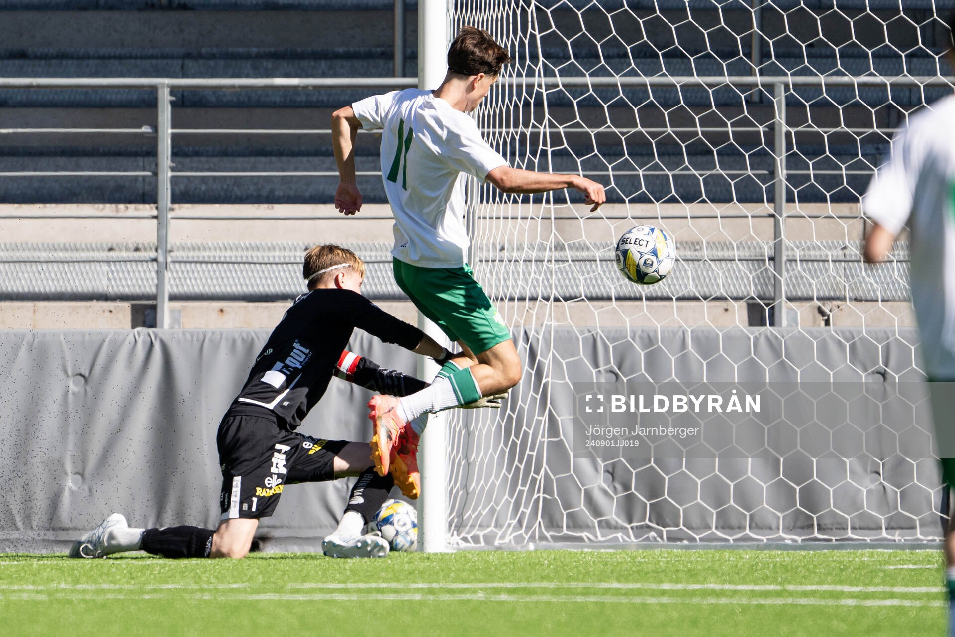 Hammarbys Berkay Gurcan gör 1-2 bakom Elfsborgs målvakt
