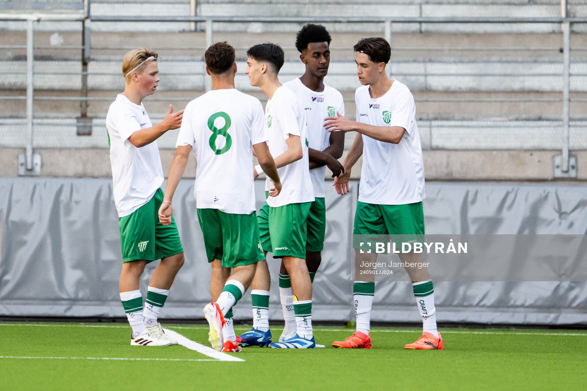 Hammarbys Berkay Gurcan (h) jublar ,ed lagkamraterna efter 1-2 under fotbollsmatchen i P17 Allsvenskan Södra mellan Elfsborg och Hammarby den 1 september 2024 i Borås.