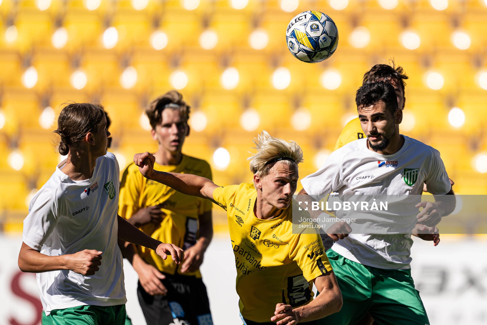 Elfsborgs Kasper Örtegren och Hammarbys Rebar Mustaffa Mohamad under fotbollsmatchen i P17 Allsvenskan Södra mellan Elfsborg och Hammarby den 1 september 2024 i Borås.