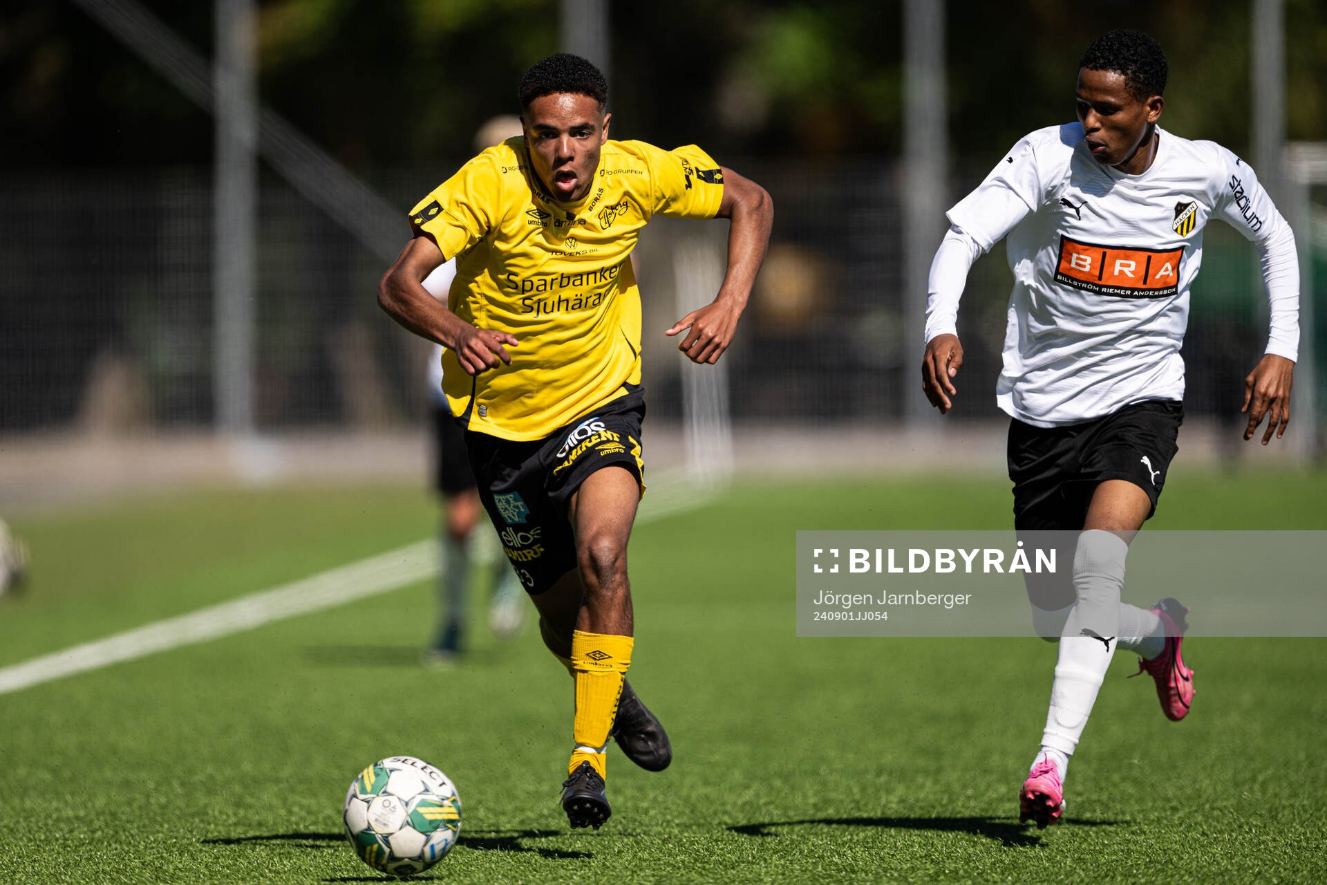 Elfsborgs Cameron Gibbs och BK Häckens Sadiq Abdulle