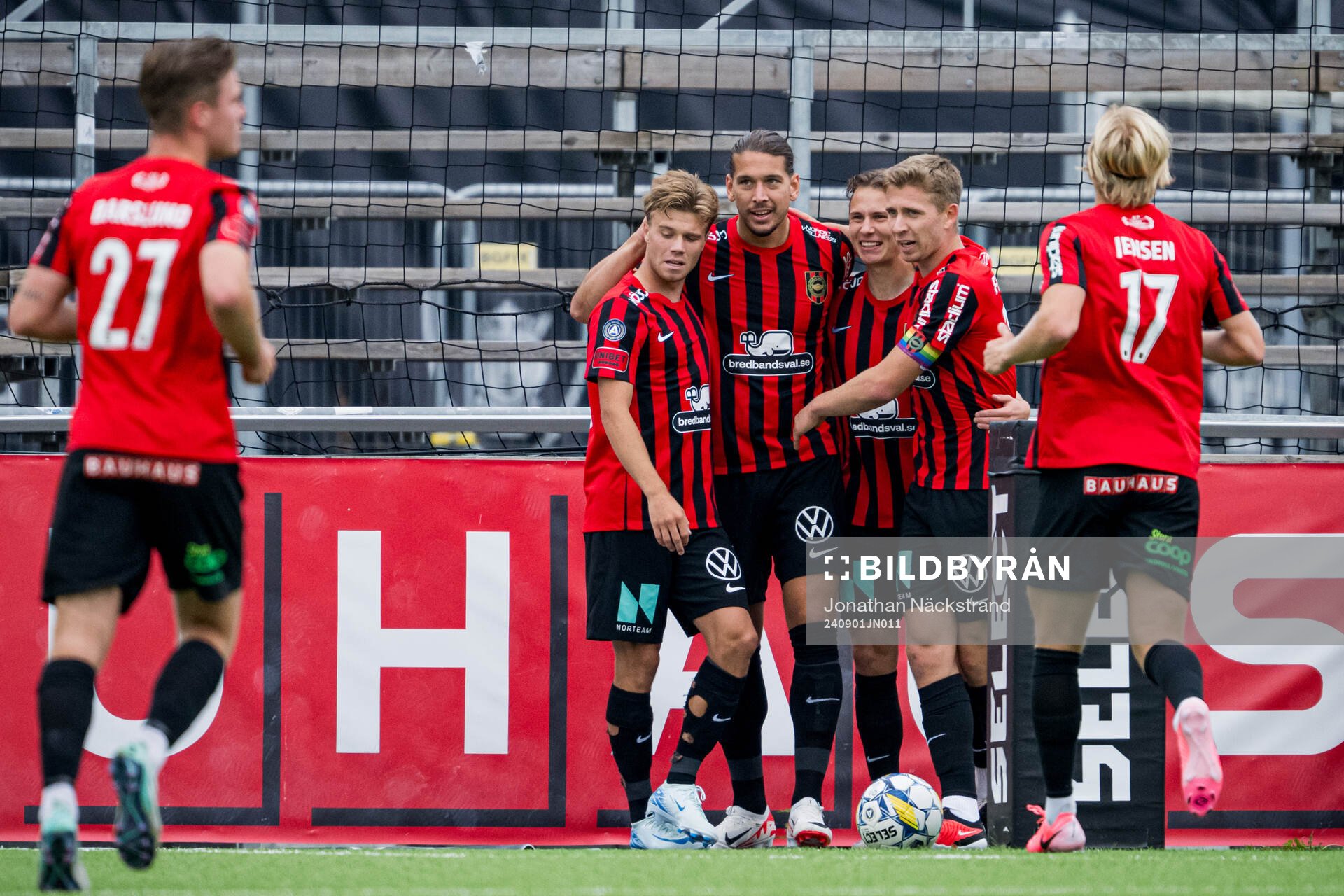 Brommapojkarnas Nikola Vasic jublar