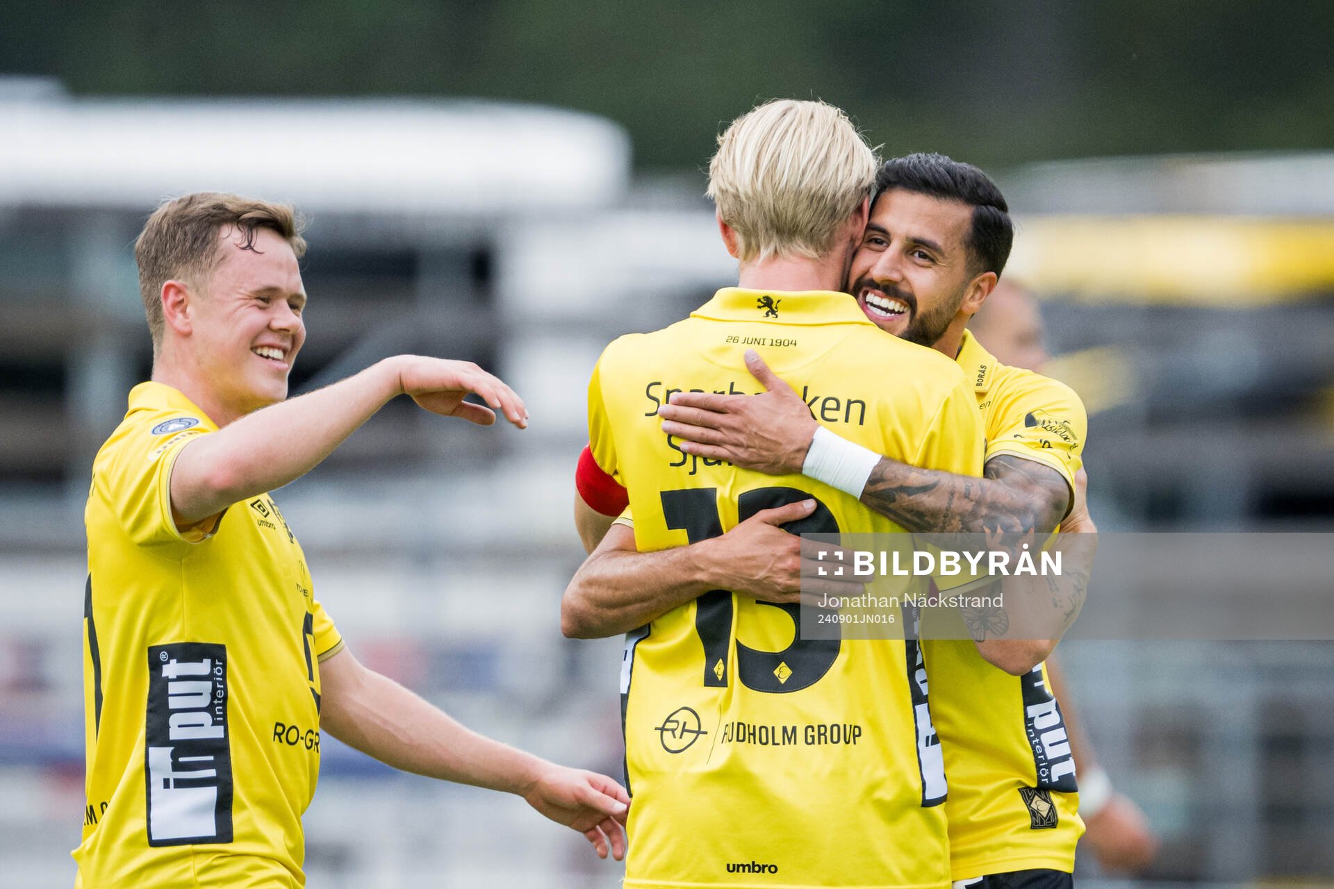 Elfsborgs Johan Larsson och Rami Kaib jublar