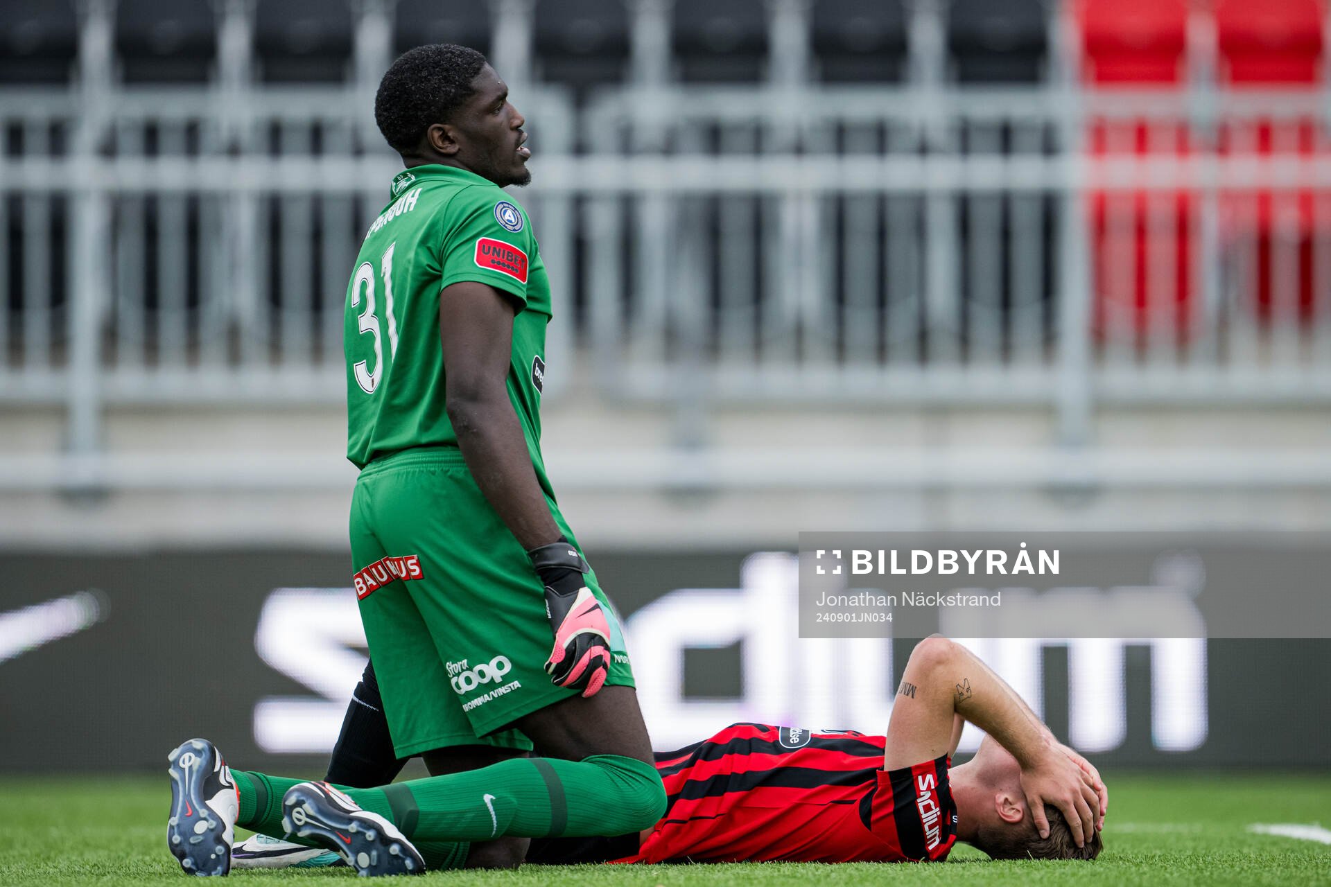 Brommapojkarnas målvakt Otega Ekperuoh och Kaare Brøckner