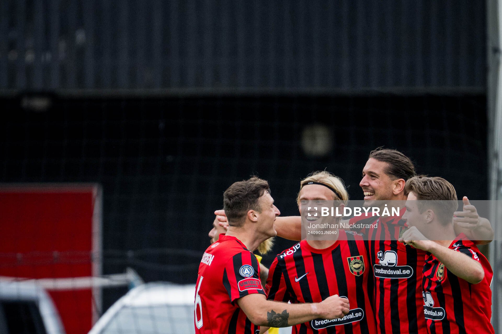 Brommapojkarnas Alexander Jensen jublar