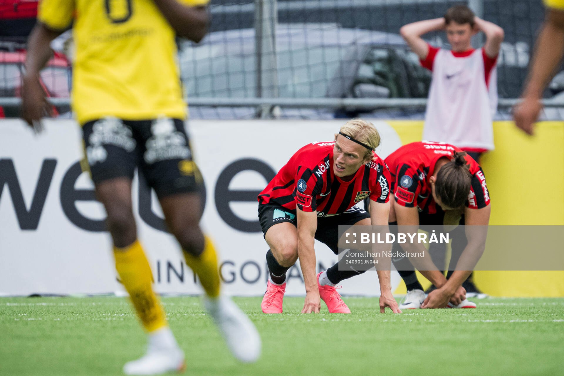 Brommapojkarnas Alexander Jensen och Nikola Vasic deppar