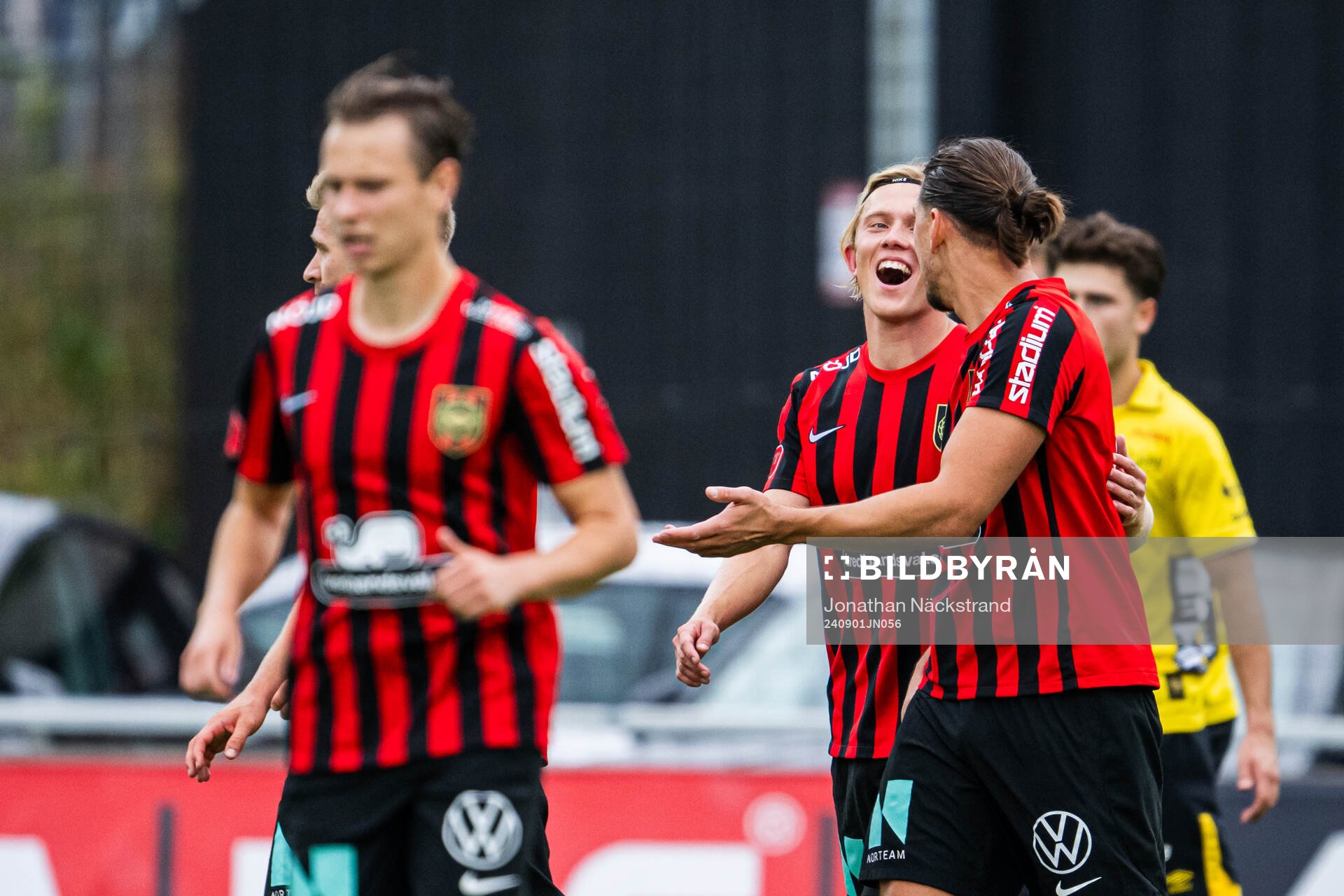 Brommapojkarnas Alexander Jensen jublar