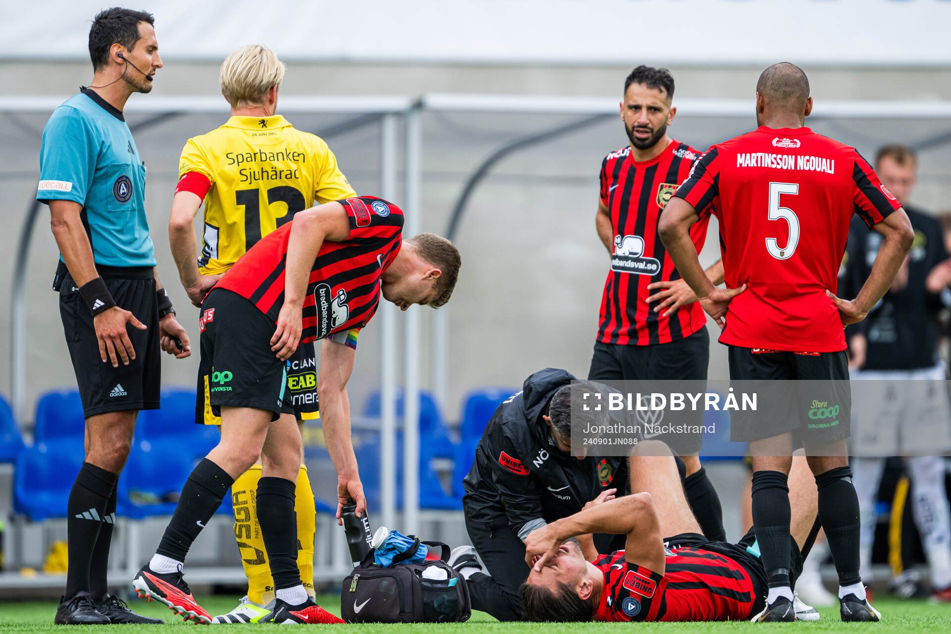 Brommapojkarnas Nikola Vasic har ont