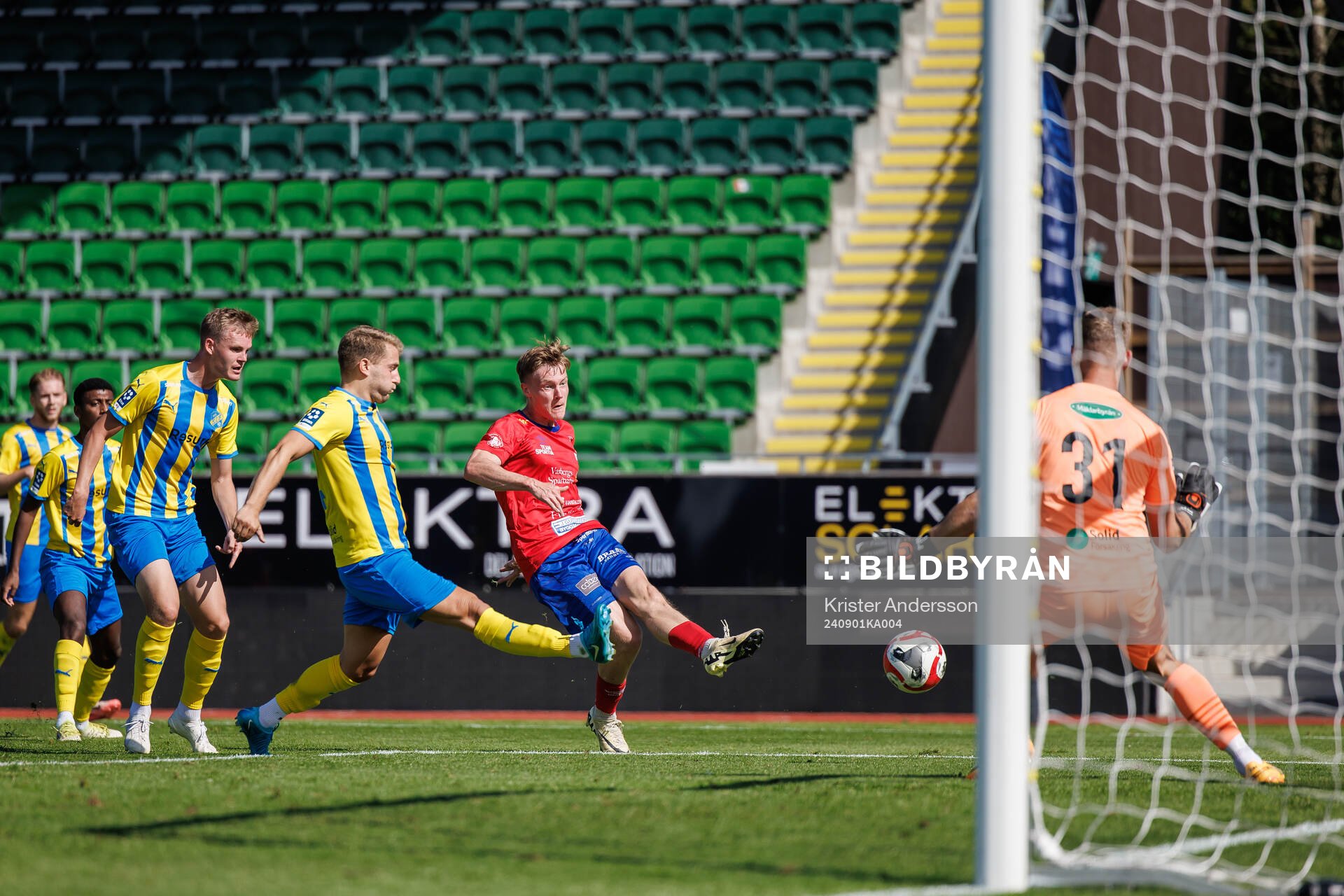 Tvååkers Oliver Brynéus gör 1-0