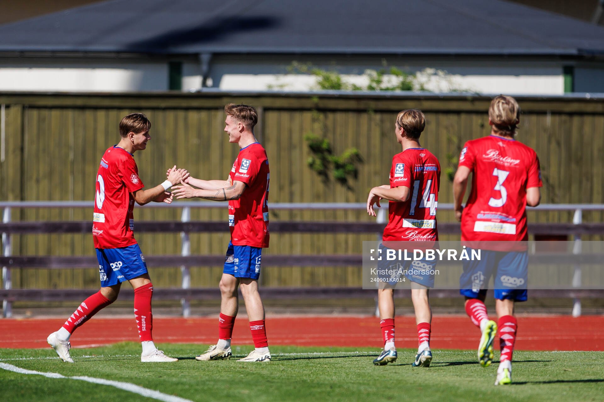 Tvååkers Lukas Paulsén jublar med laget