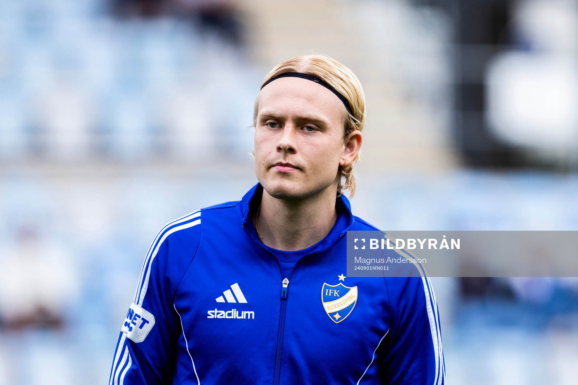 IFK Norrköpings Isak Andri Sigurgeirsson på uppvärmningen