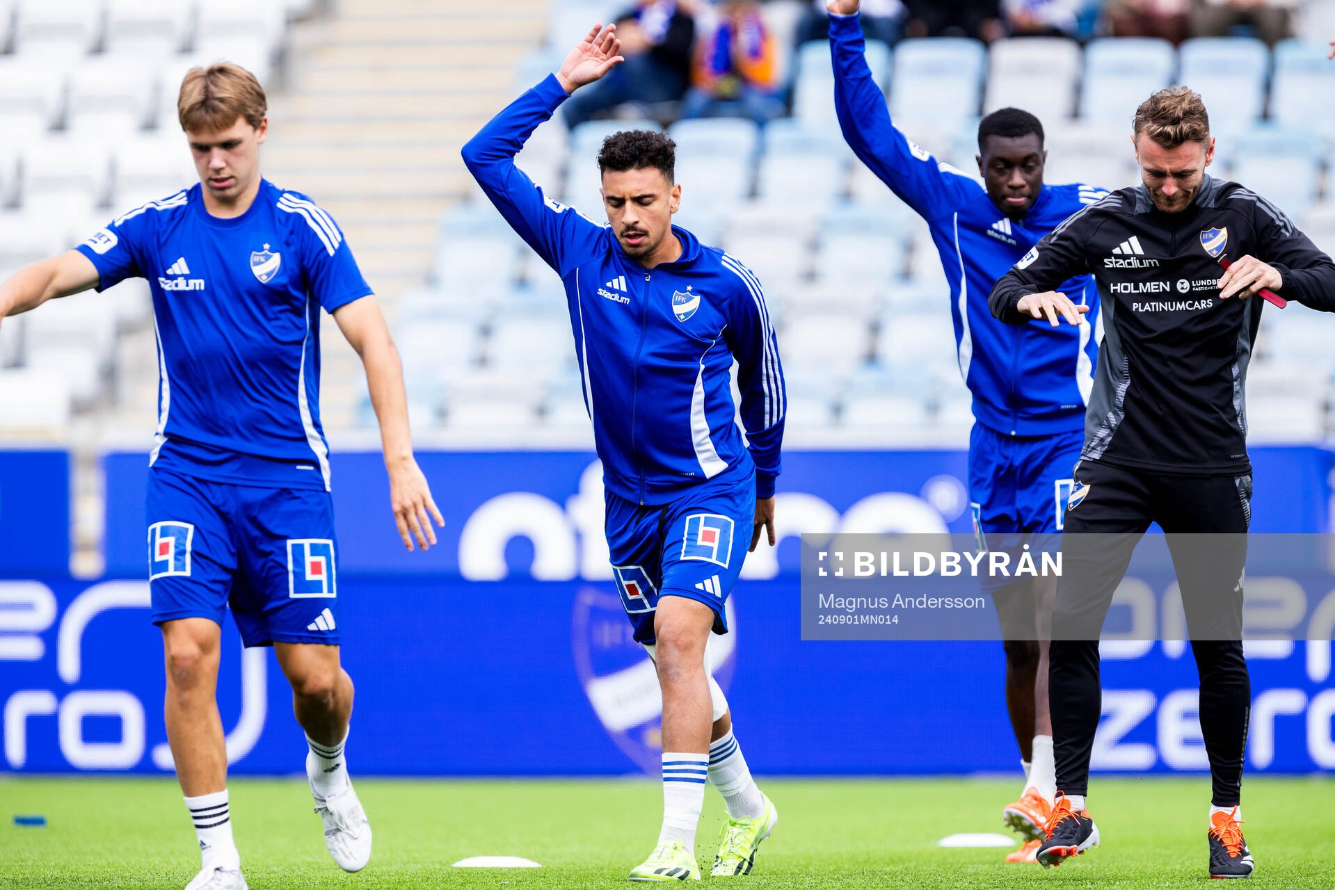 IFK Norrköpings Moutaz Neffati på uppvärmningen