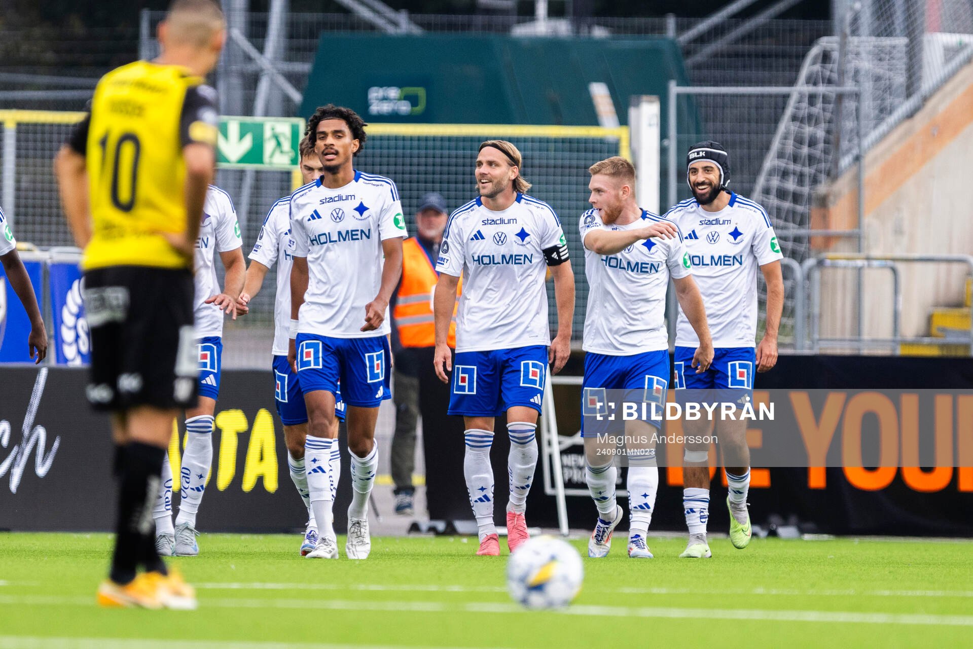 IFK Norrköpings Christoffer Nyman jublar med lagkamrater