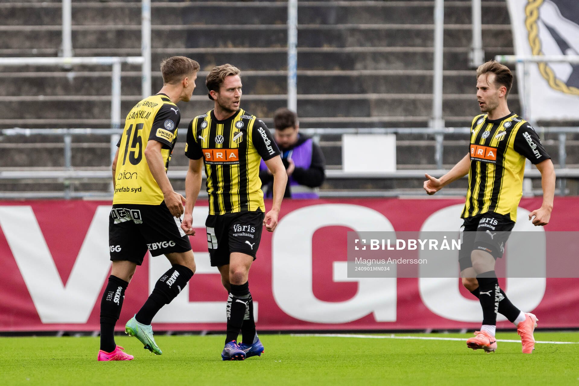 Häckens Samuel Leach Holm jublar