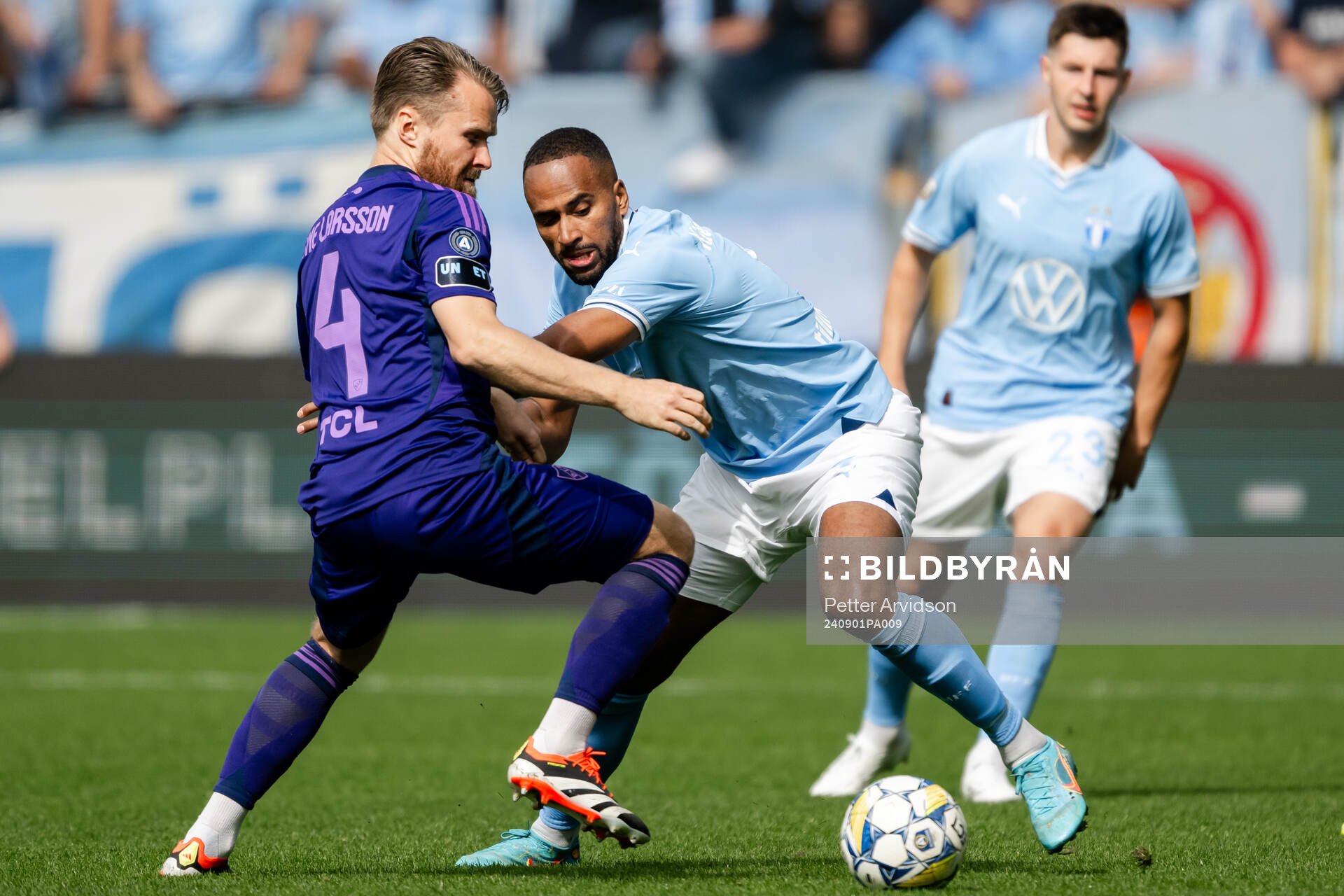Djurgårdens Jacob Larsson och Malmö FFs Isaac Kiese Thelin