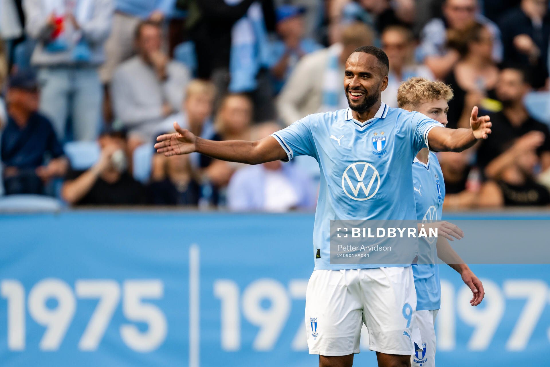 Malmö FFs Isaac Kiese Thelin och Hugo Bolin jublar
