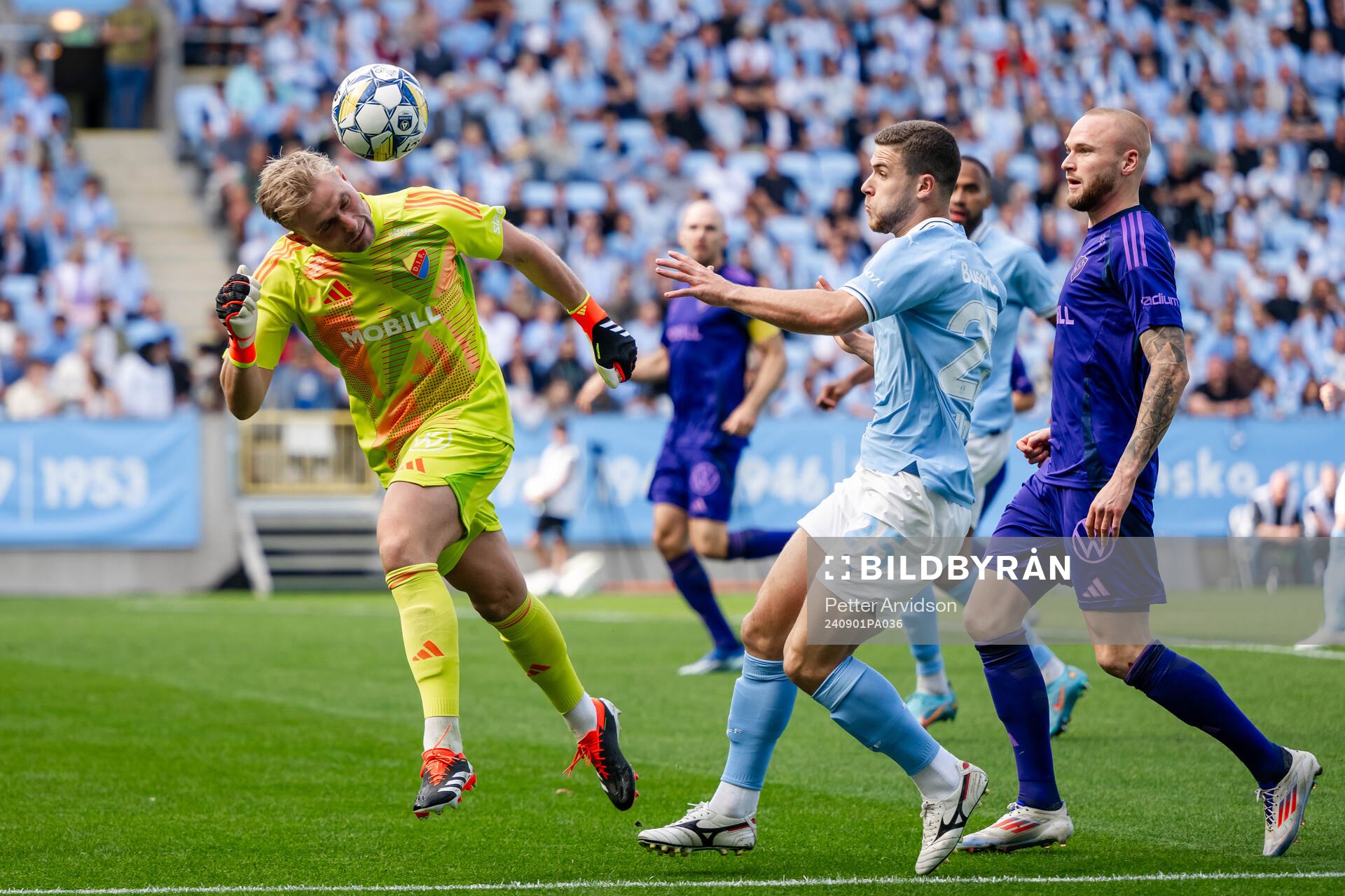 Djurgårdens målvakt Jacob Rinne och Malmö FFs Gabriel