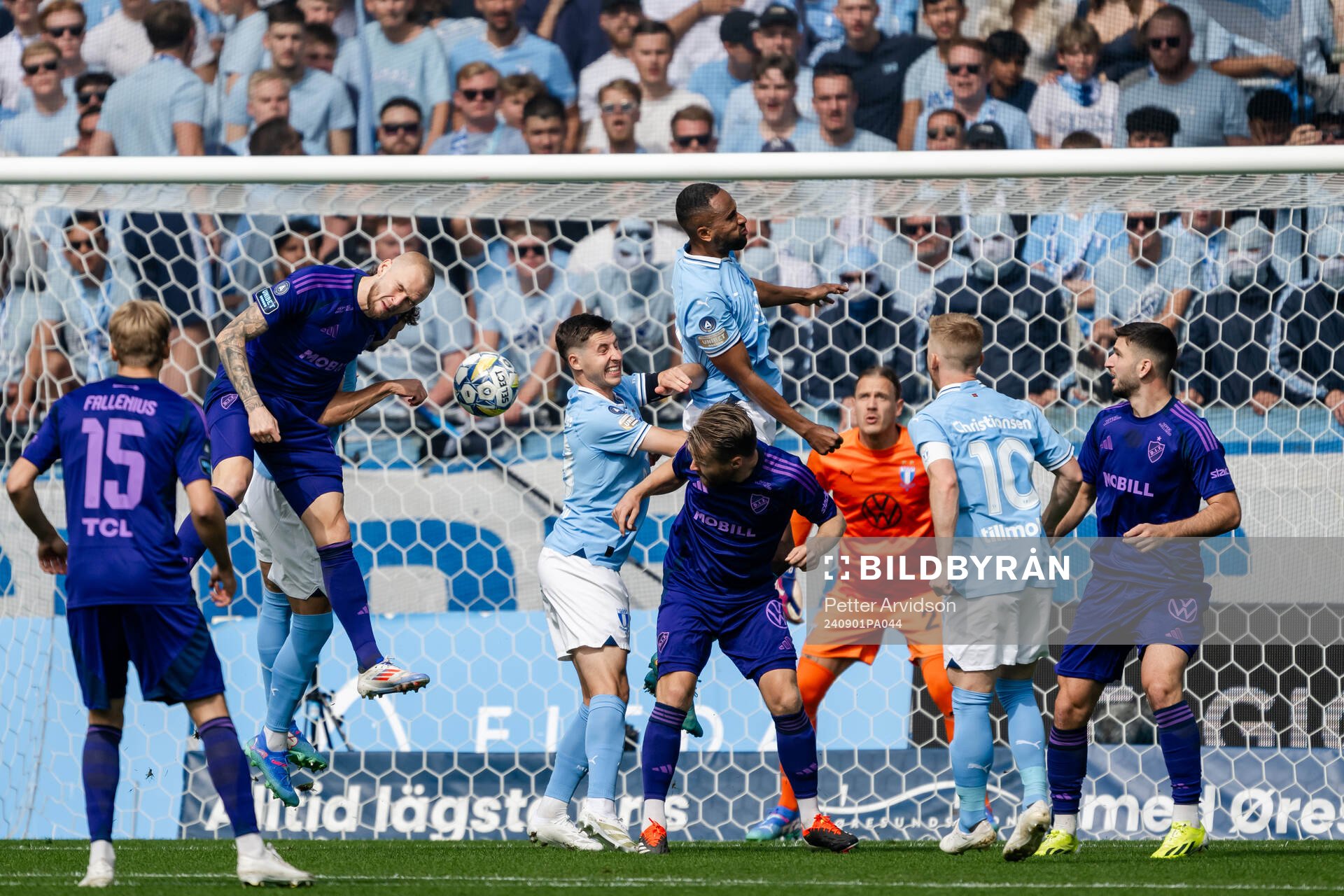 Djurgårdens Adam Ståhl och Malmö FFs Isaac Kiese Thelin