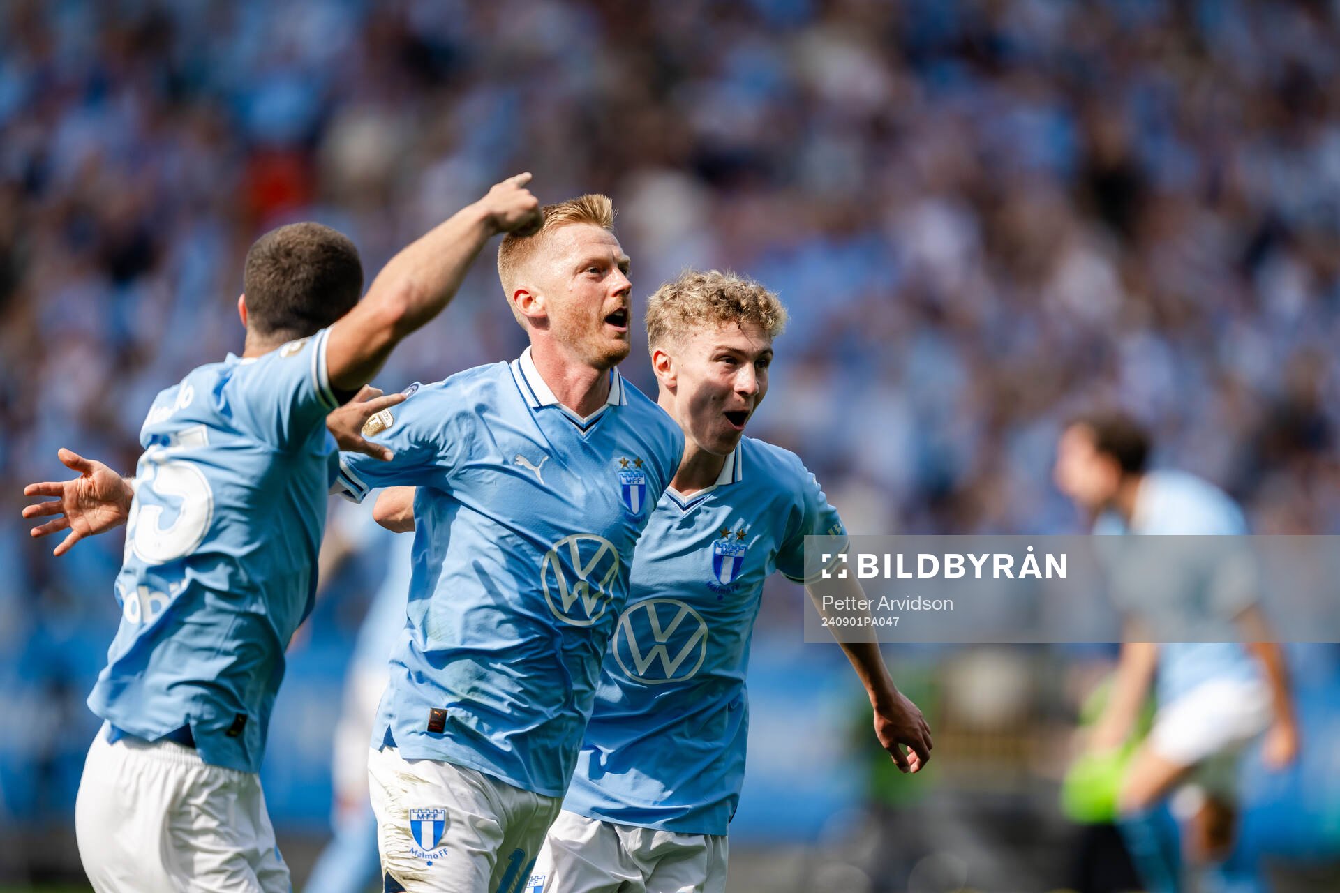 Malmö FFs Anders Christiansen jublar med Hugo Bolin
