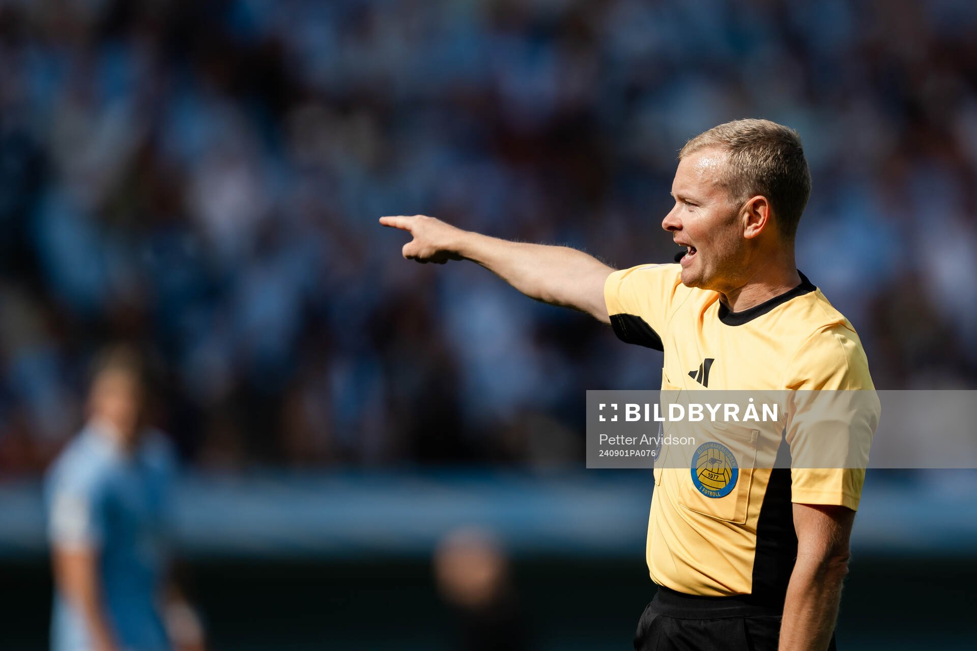 Domare Fredrik Klitte under fotbollsmatchen i Allsvenskan mellan Malmö FF och Djurgården den 1 september 2024 i Malmö. 